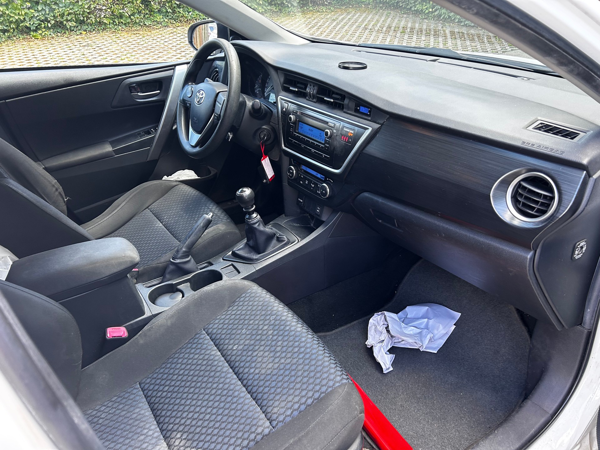 TOYOTA Auris 1.6 Terra-image-7