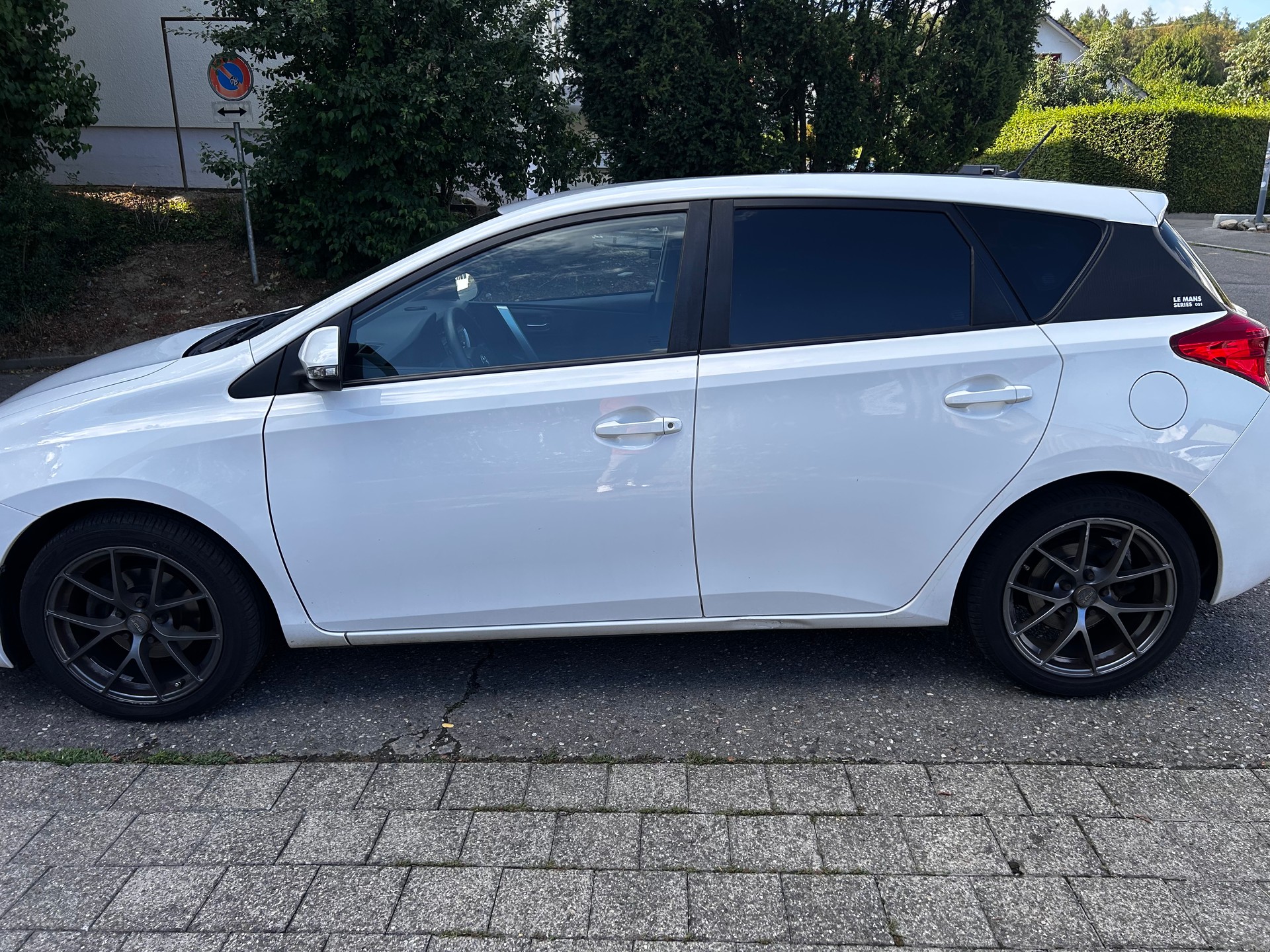 TOYOTA Auris 1.6 Terra-image-6