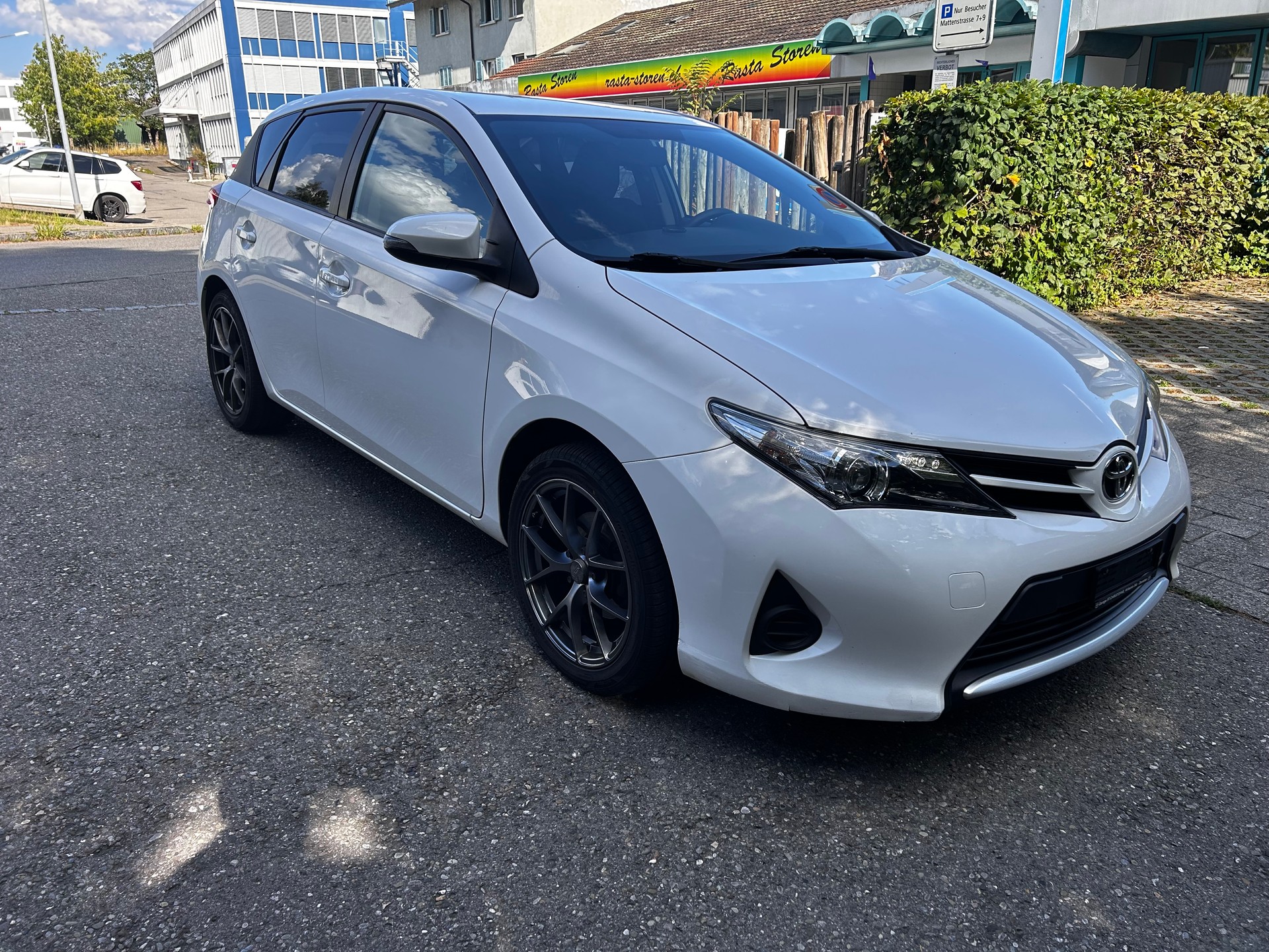 TOYOTA Auris 1.6 Terra-image-2