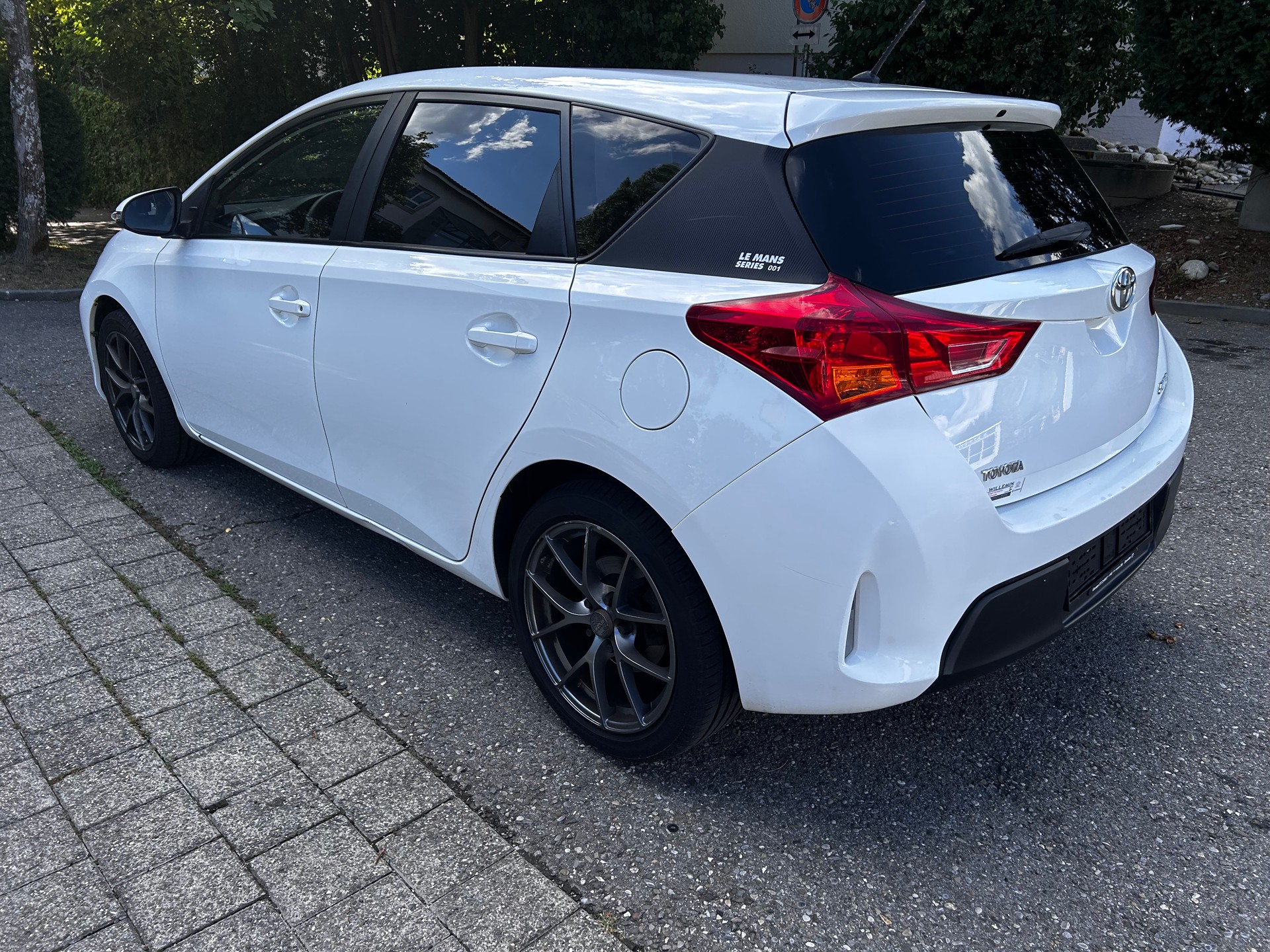 TOYOTA Auris 1.6 Terra-image-5