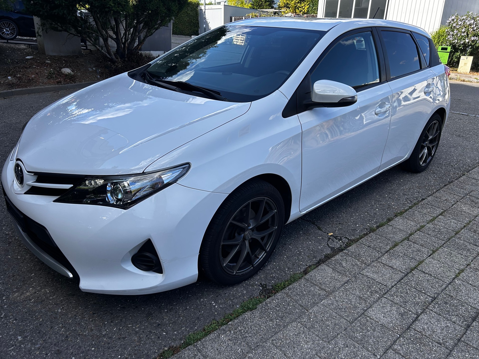 TOYOTA Auris 1.6 Terra-image-1