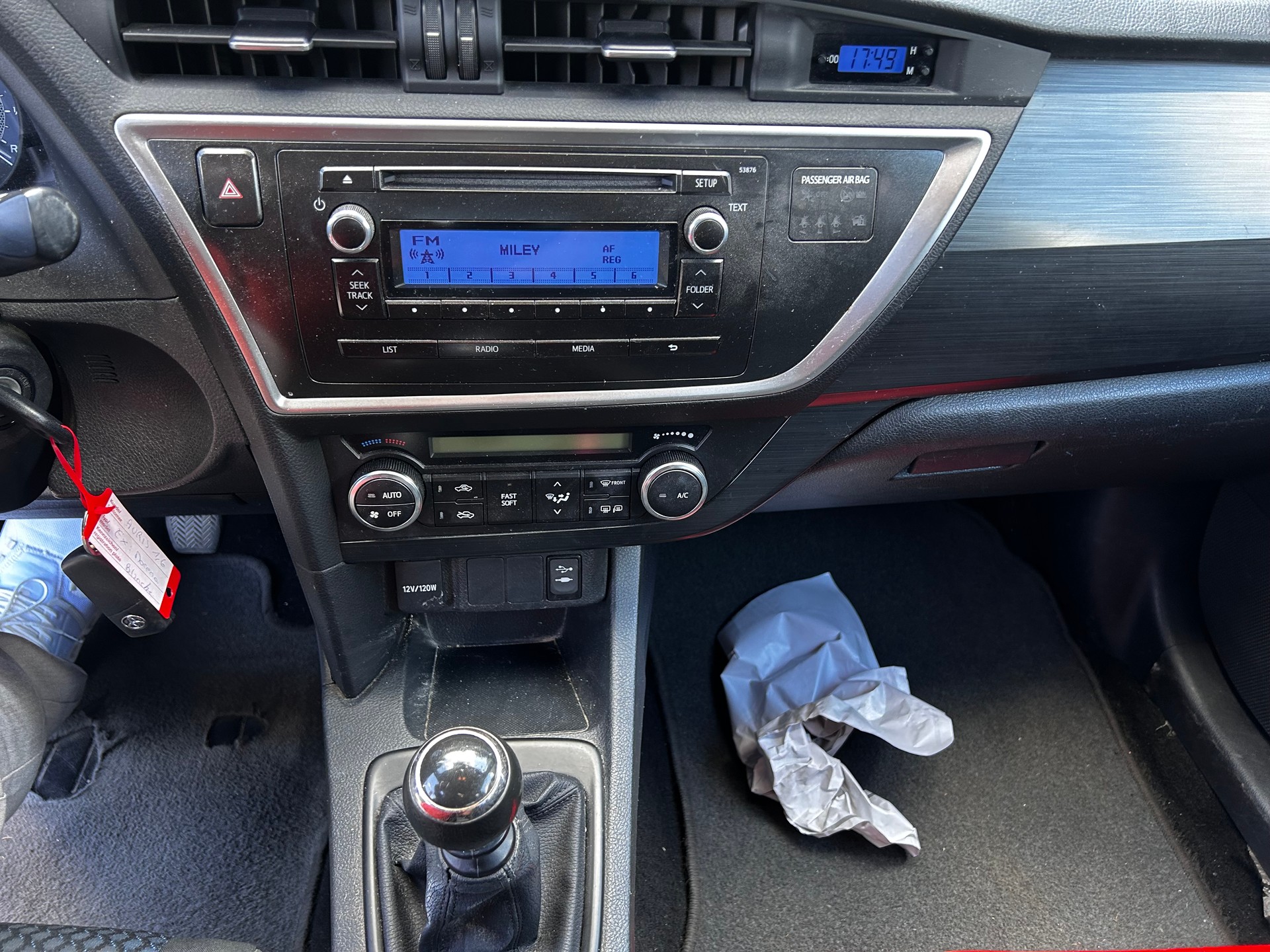 TOYOTA Auris 1.6 Terra-image-10