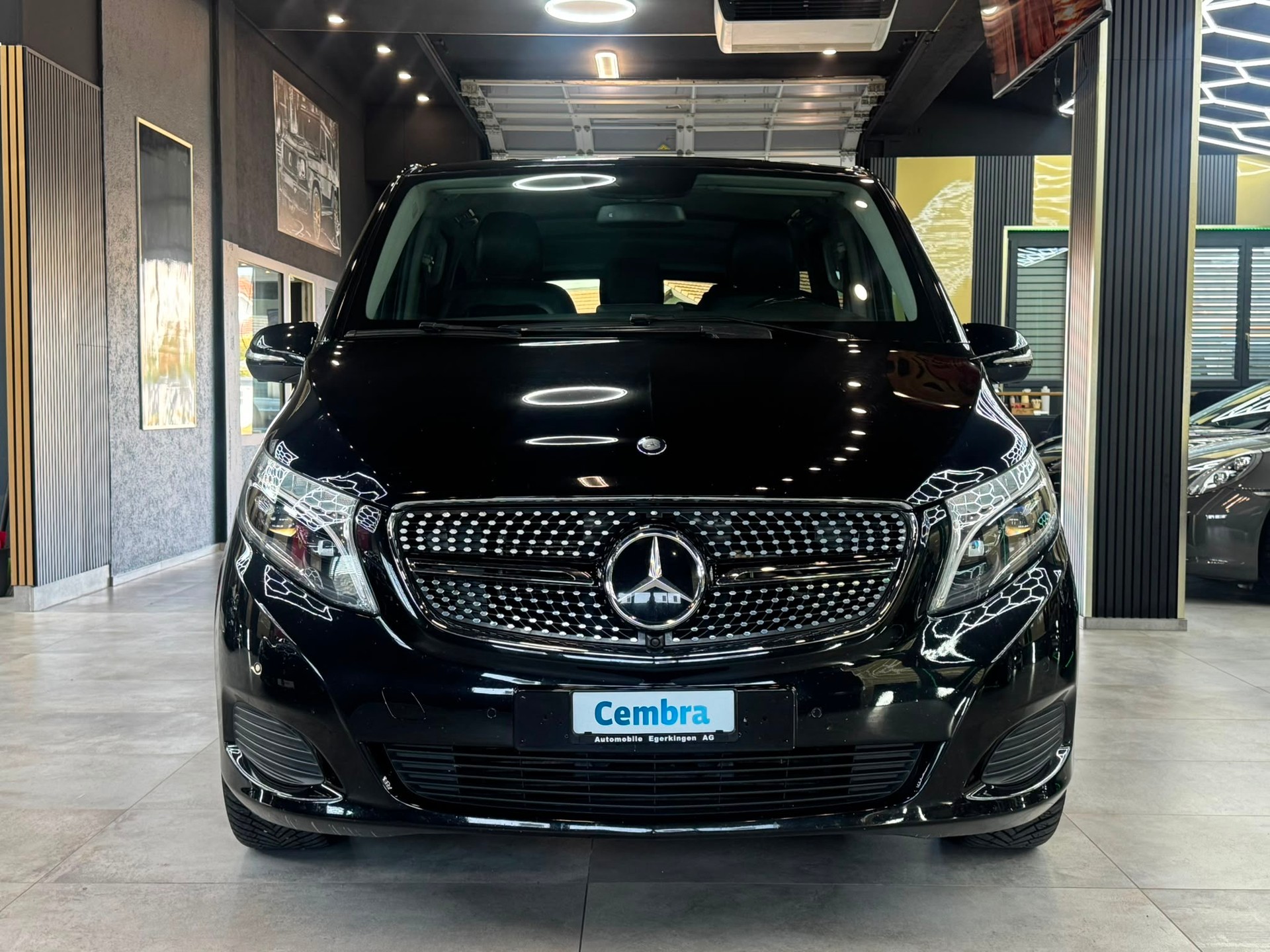 MERCEDES-BENZ V 220 d lang 7G-Tronic-showroom-element-1
