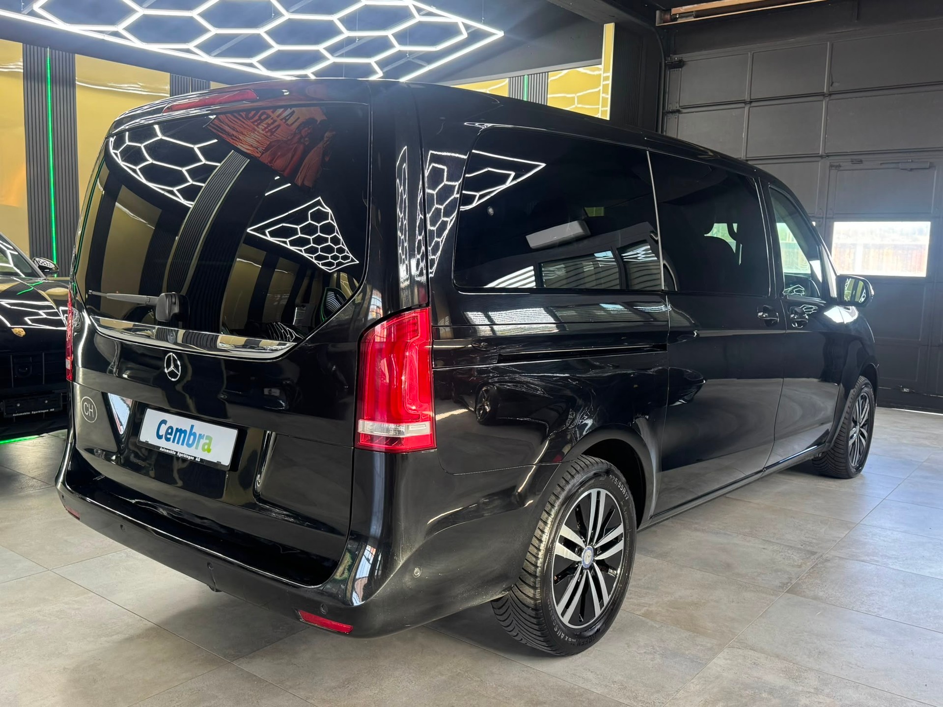 MERCEDES-BENZ V 220 d lang 7G-Tronic-image-4