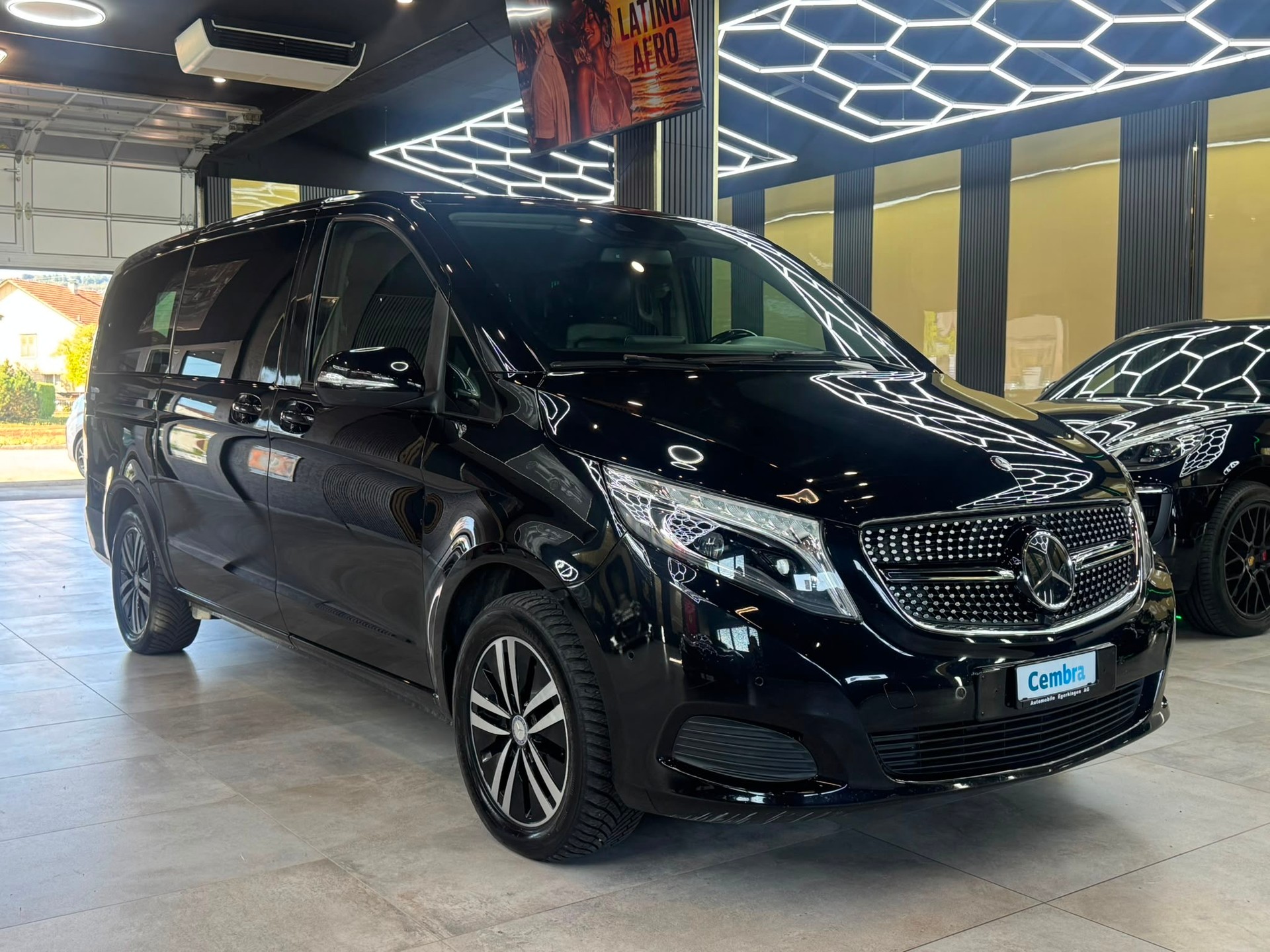 MERCEDES-BENZ V 220 d lang 7G-Tronic-showroom-element-2