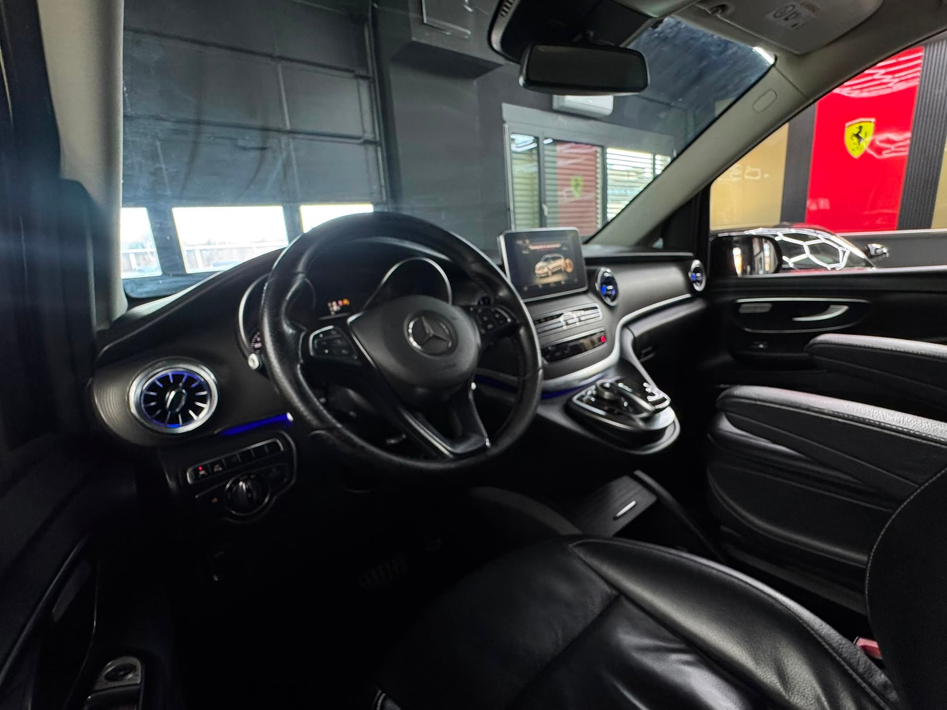 MERCEDES-BENZ V 220 d lang 7G-Tronic-image-8