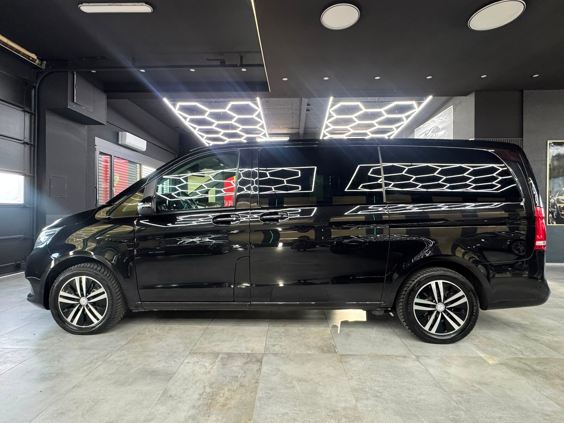 MERCEDES-BENZ V 220 d lang 7G-Tronic-image-7