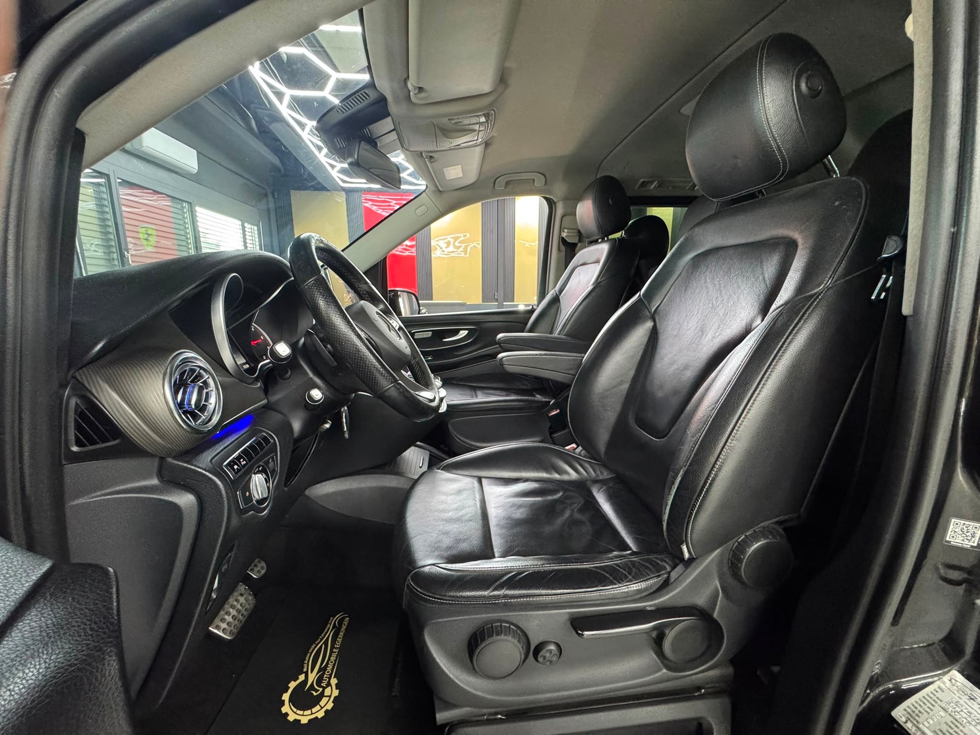 MERCEDES-BENZ V 220 d lang 7G-Tronic-image-9