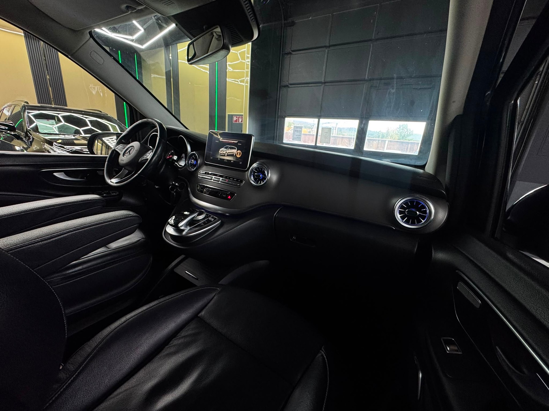 MERCEDES-BENZ V 220 d lang 7G-Tronic-image-10