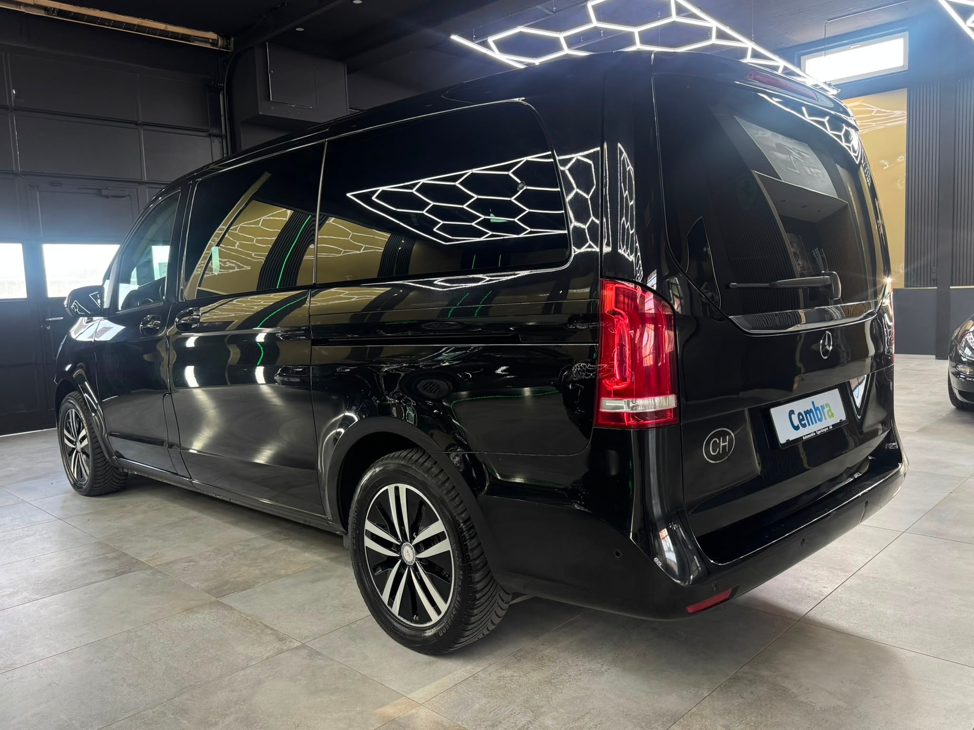 MERCEDES-BENZ V 220 d lang 7G-Tronic-image-6