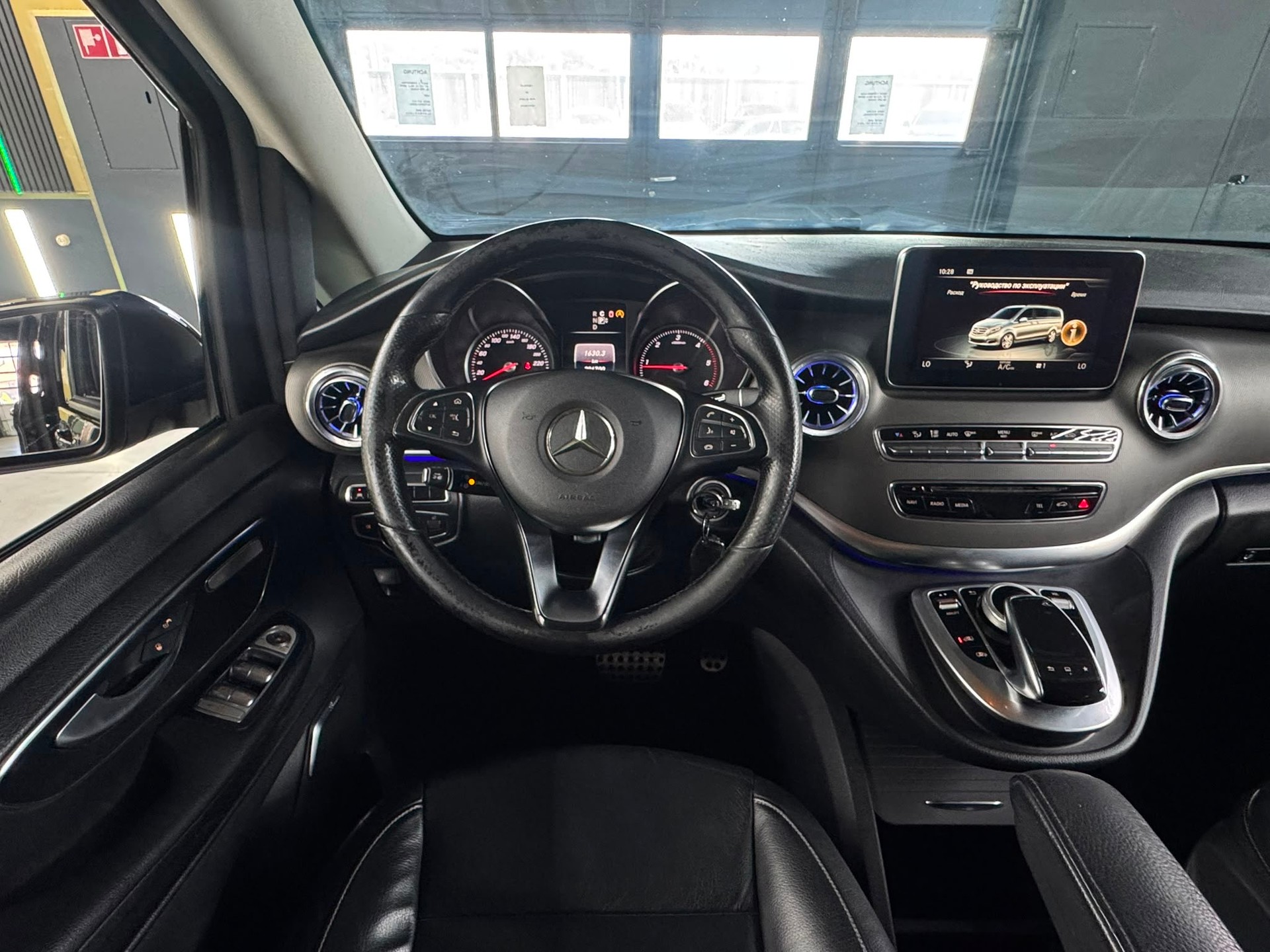 MERCEDES-BENZ V 220 d lang 7G-Tronic-image-13