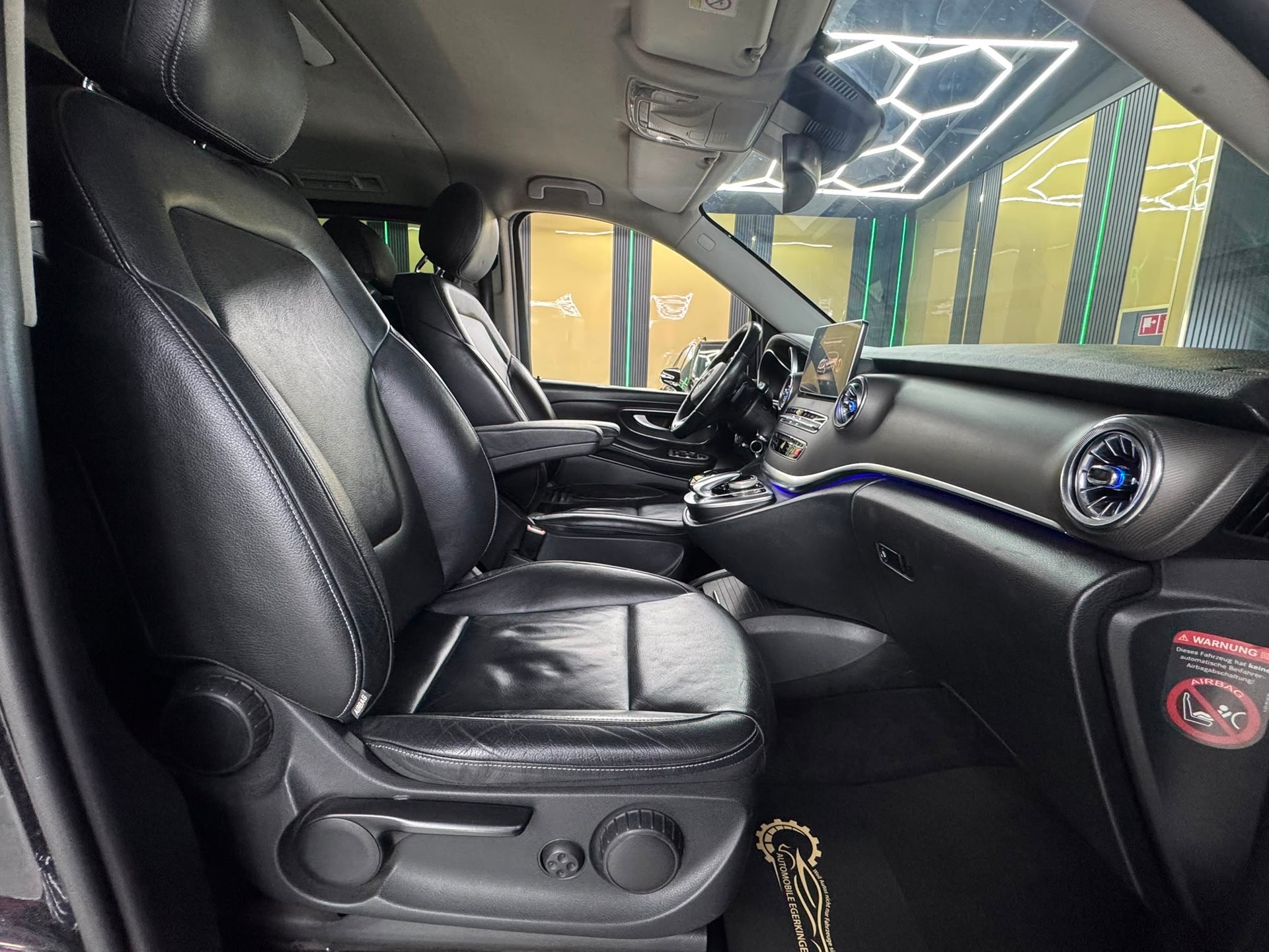 MERCEDES-BENZ V 220 d lang 7G-Tronic-image-11