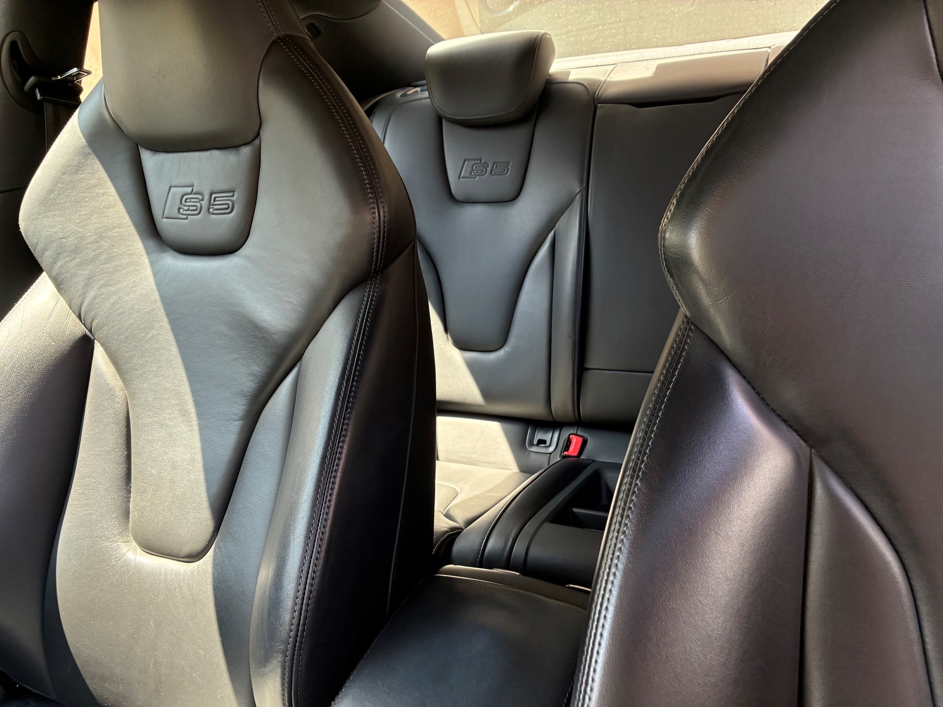 AUDI 4.2 V8 FSI quattro T-Tronic-image-2