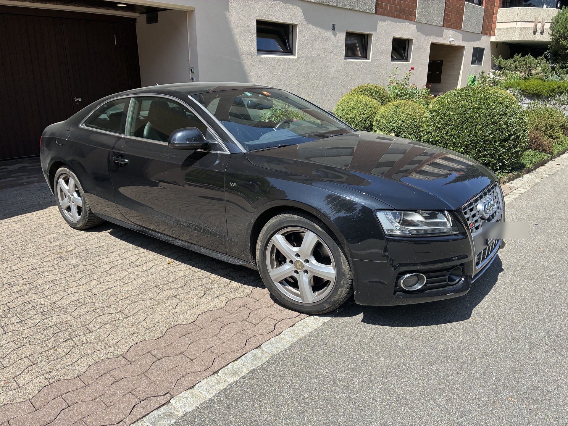 AUDI 4.2 V8 FSI quattro T-Tronic-image-1