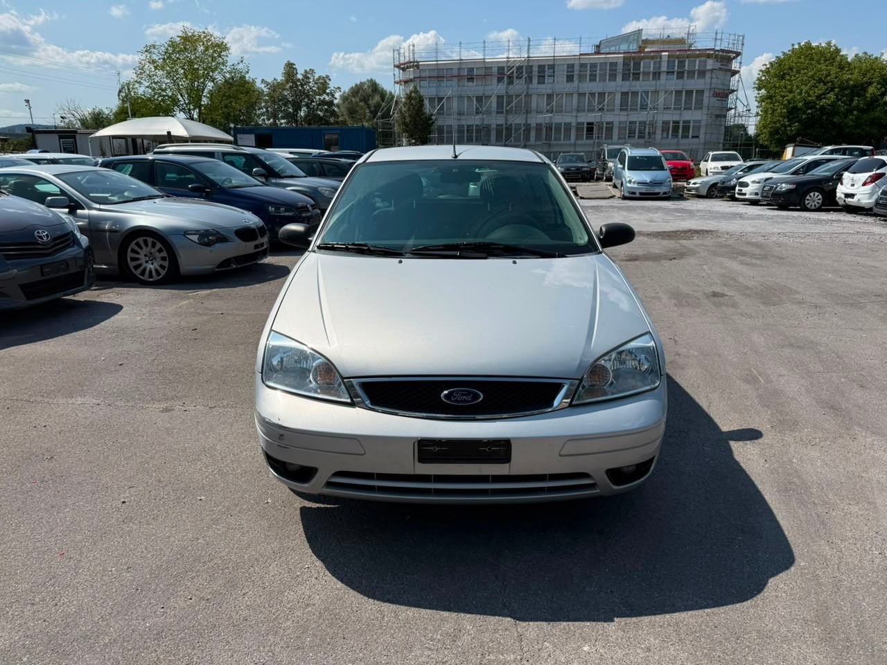 FORD Focus 2.0i 16V Ghia-image-0
