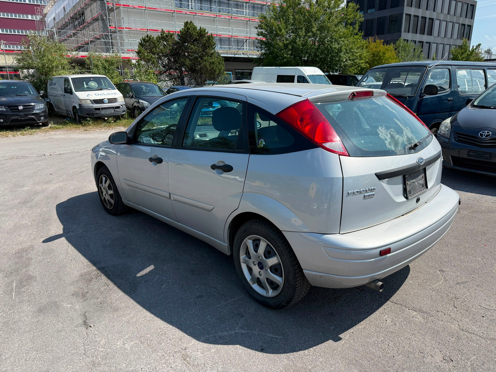 FORD Focus 2.0i 16V Ghia-image-5