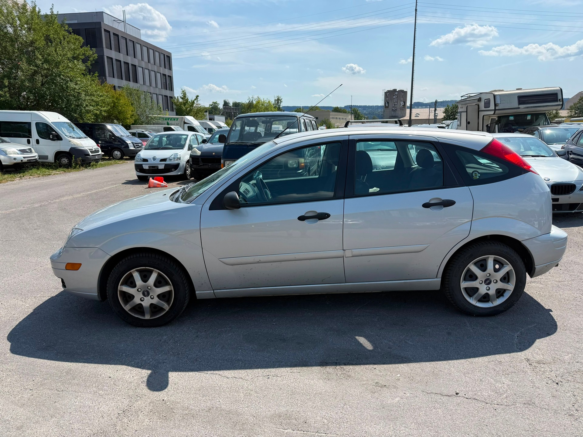 FORD Focus 2.0i 16V Ghia-image-6