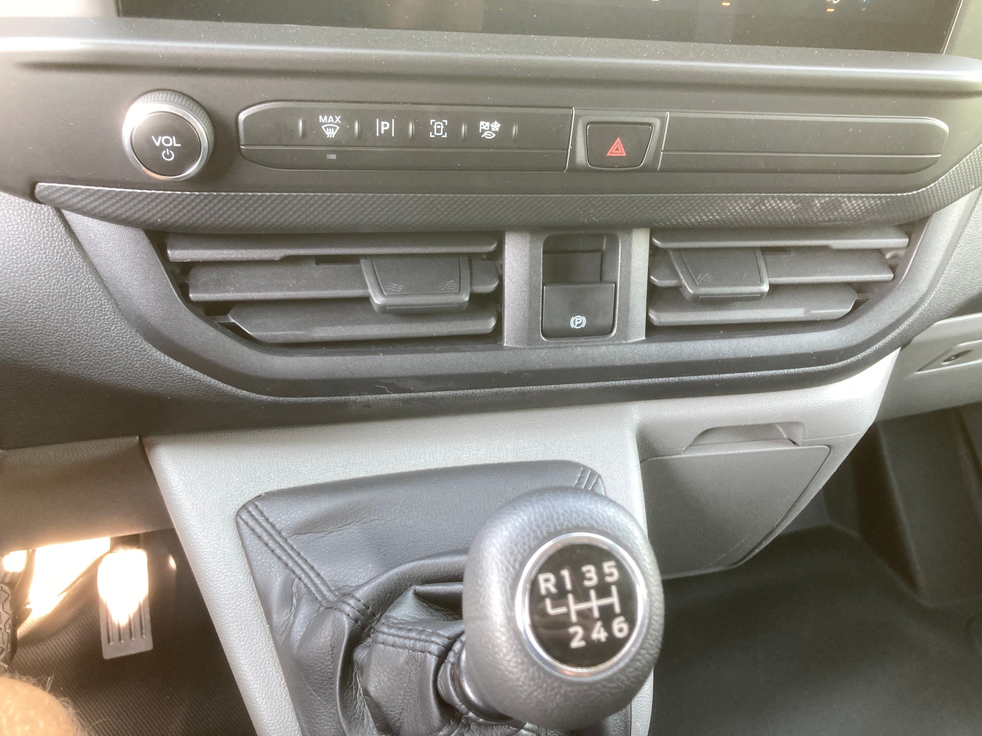 FORD Transit Custom Van 300 L1H1 Trend-image-10