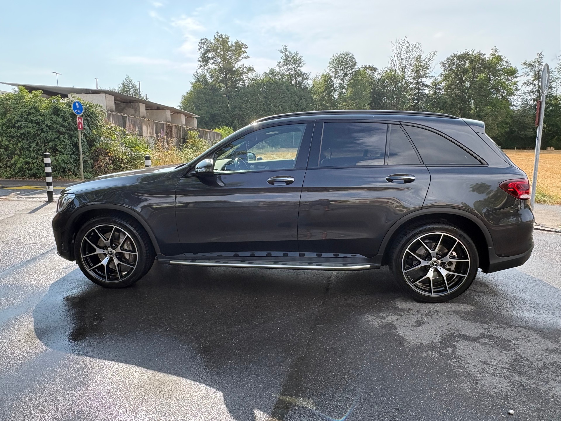 MERCEDES-BENZ GLC 220 d AMG Line 4m-image-2