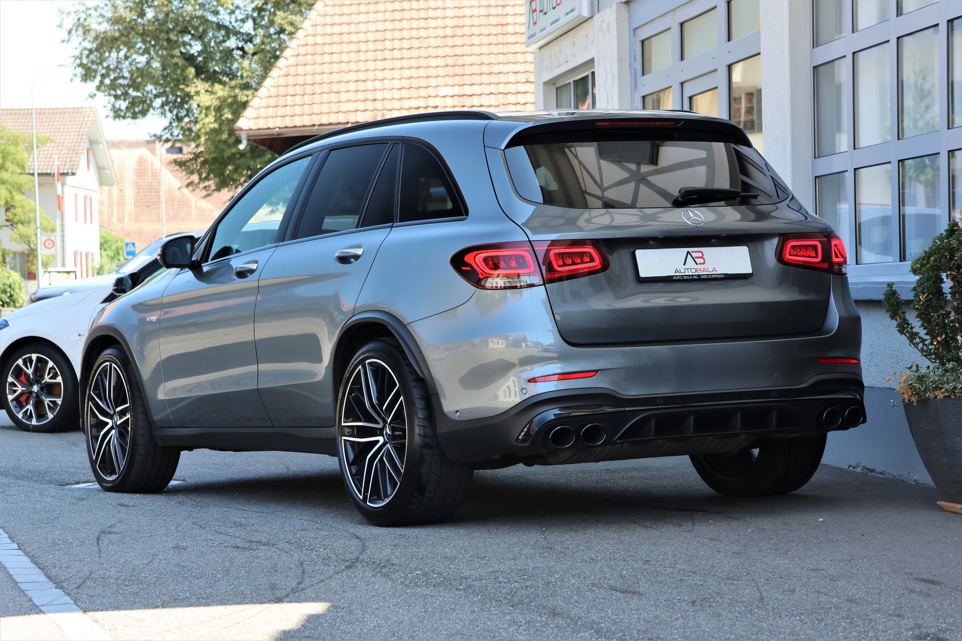 MERCEDES-BENZ GLC 43 AMG 4Matic 9G-Tronic-image-2