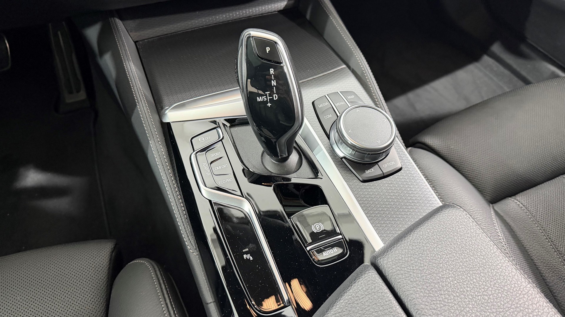 BMW 5 Series G31 Touring 530d xDr-image-15