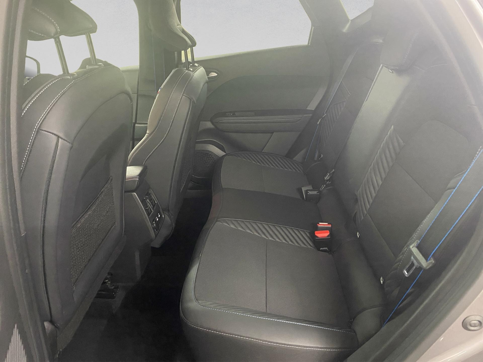 RENAULT Captur 1.3 TCe Esprit Alpine EDC-image-15