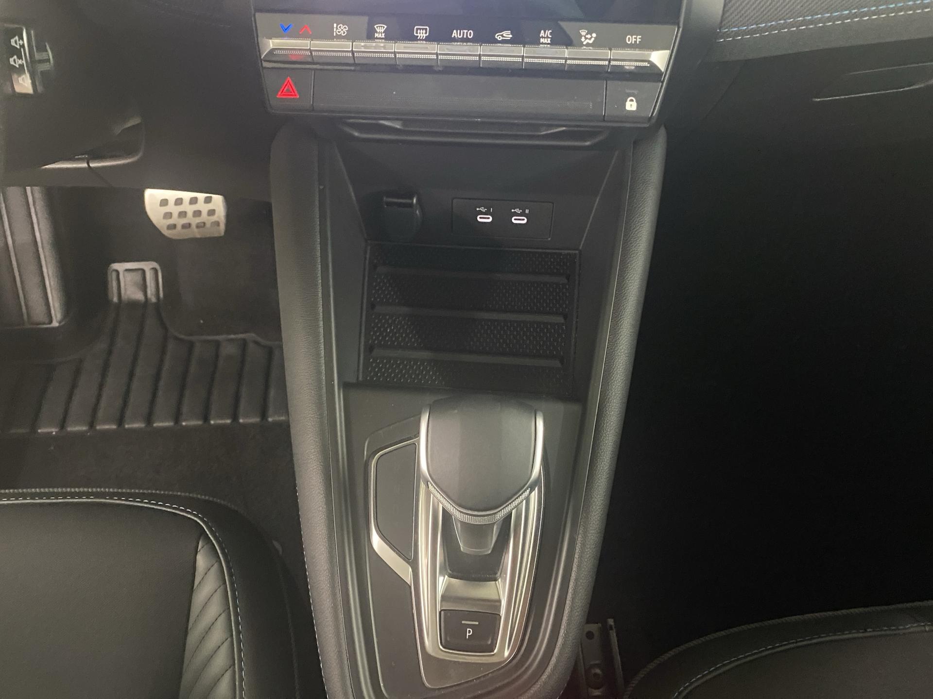 RENAULT Captur 1.3 TCe Esprit Alpine EDC-image-12