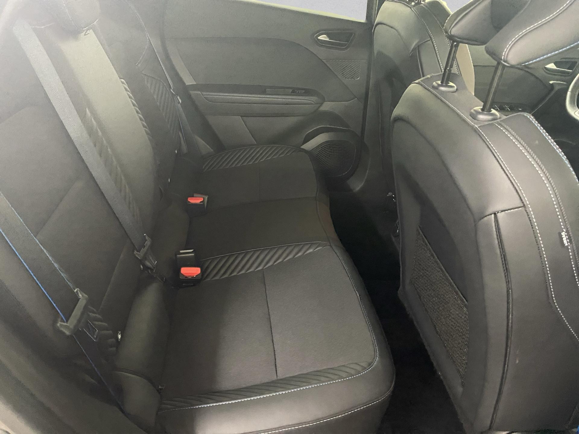 RENAULT Captur 1.3 TCe Esprit Alpine EDC-image-27