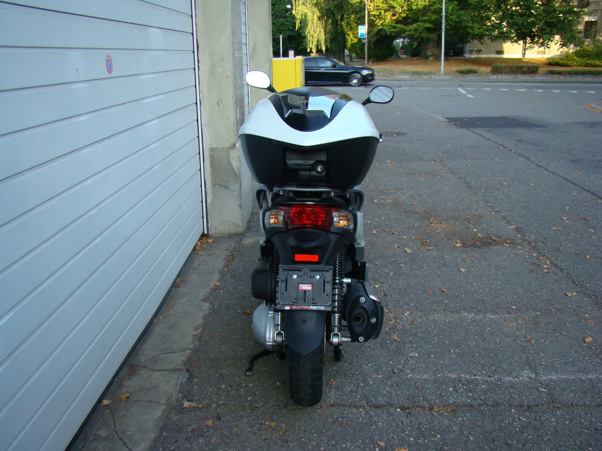 HONDA SH 300-showroom-element-3