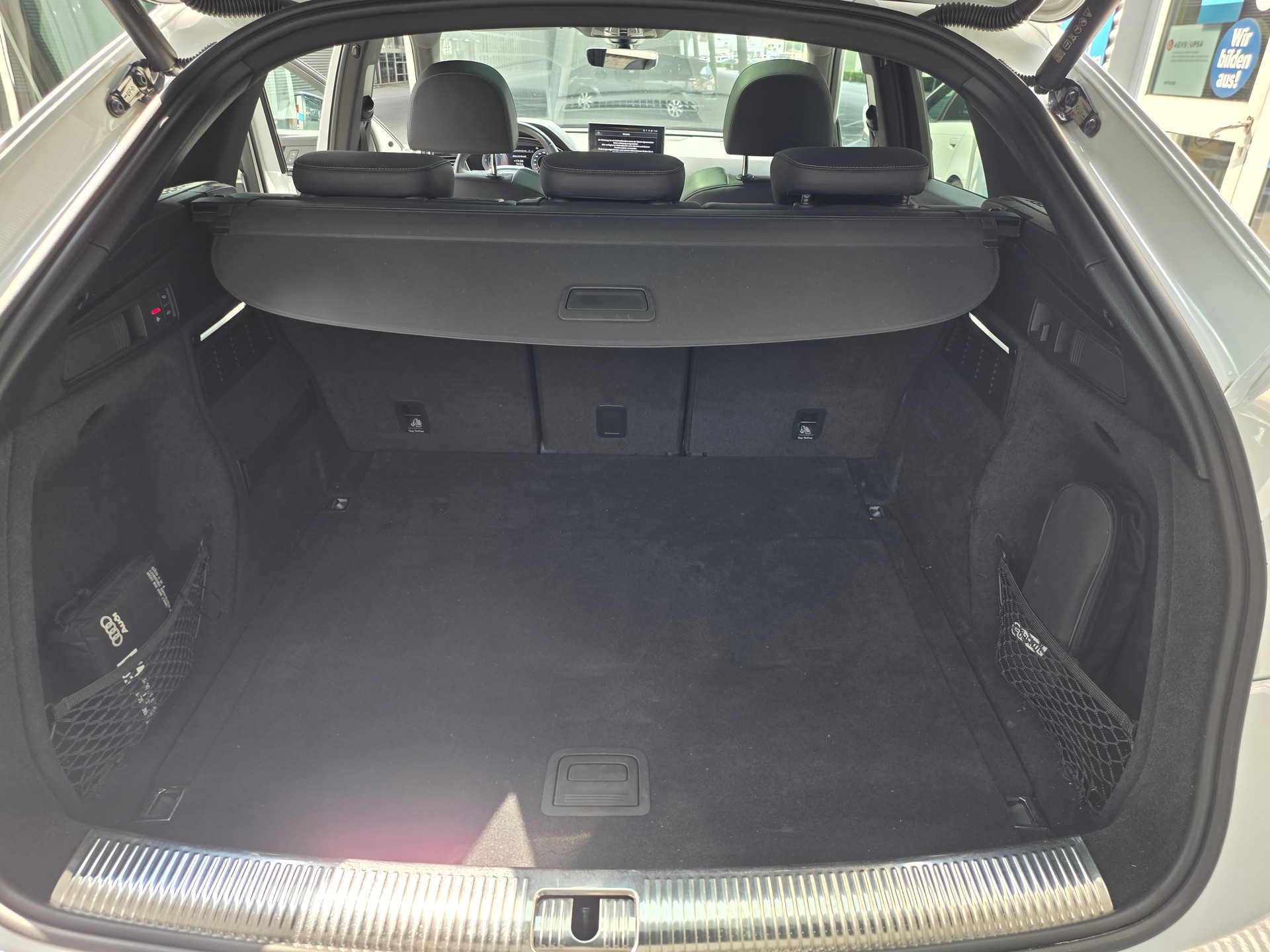 AUDI Q5 Sportback 40 TDI Blackedition quattro S-tronic-image-9