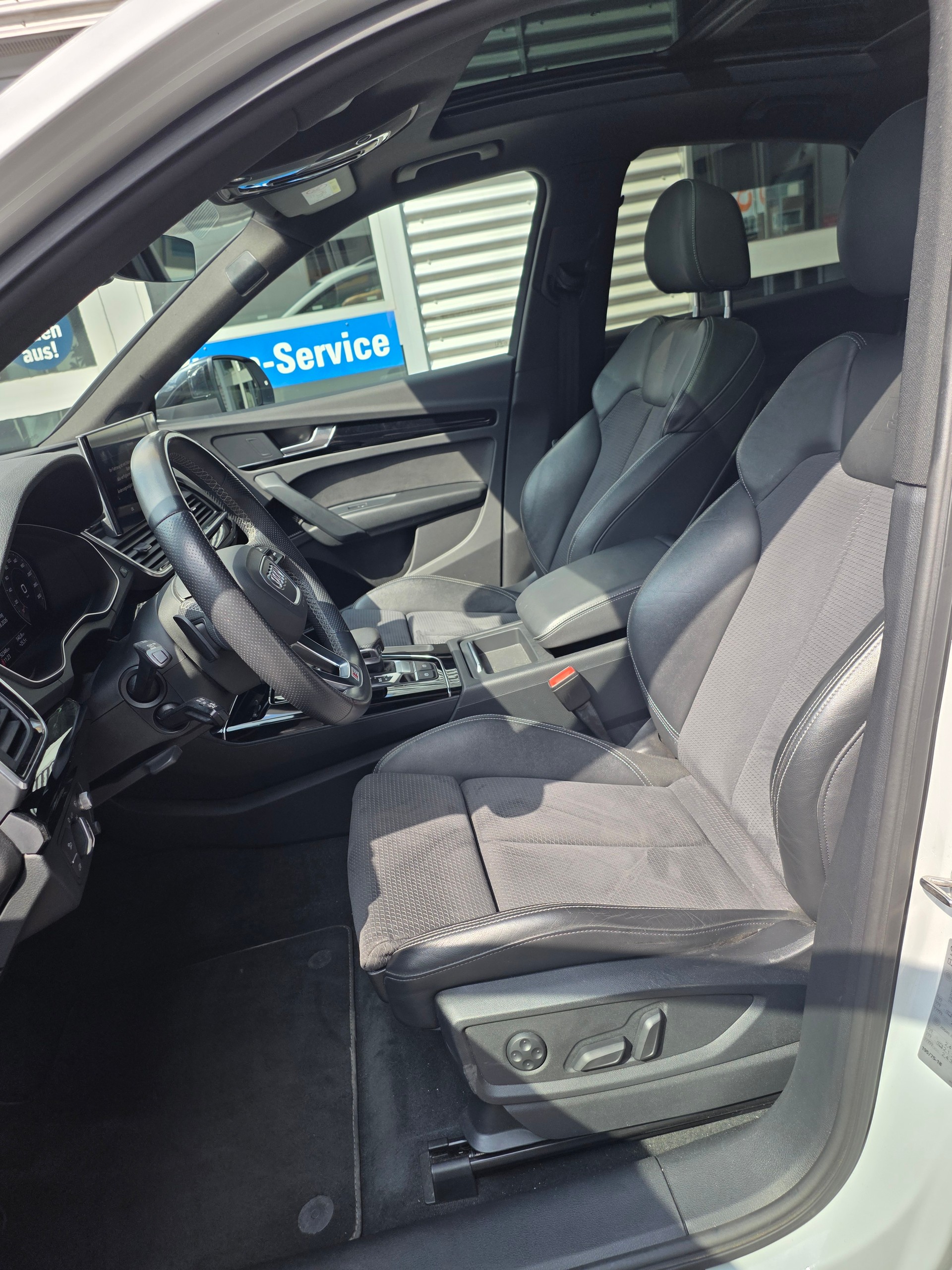 AUDI Q5 Sportback 40 TDI Blackedition quattro S-tronic-image-7