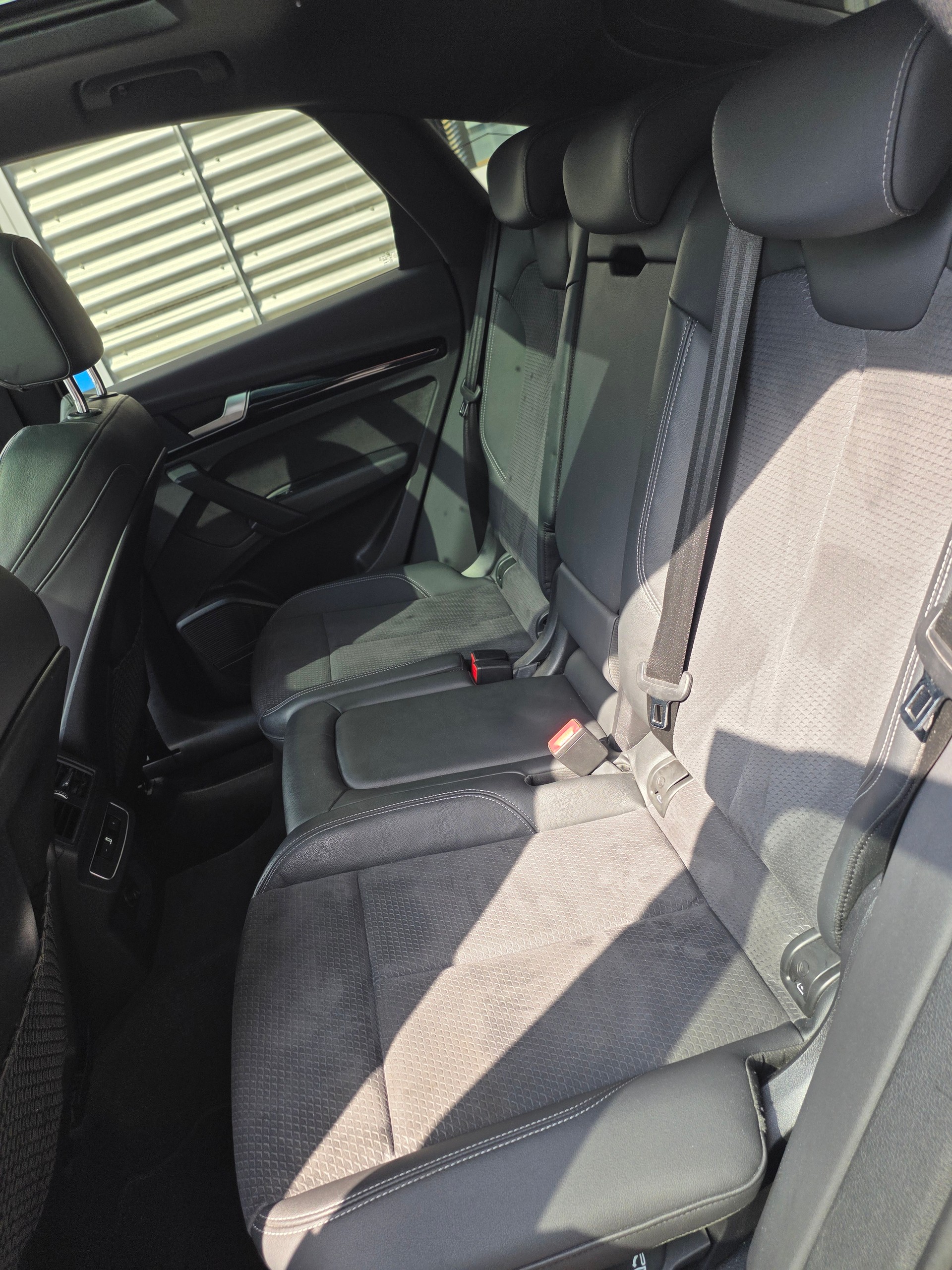 AUDI Q5 Sportback 40 TDI Blackedition quattro S-tronic-image-8