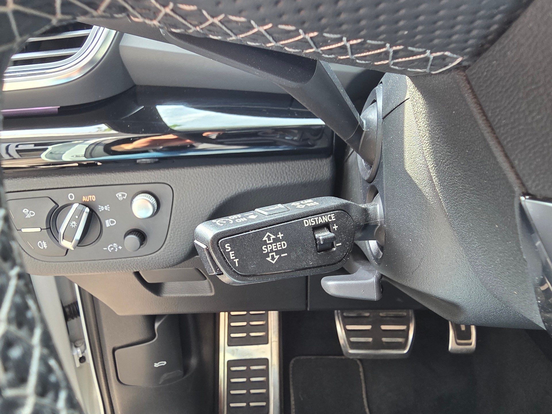AUDI Q5 Sportback 40 TDI Blackedition quattro S-tronic-image-12