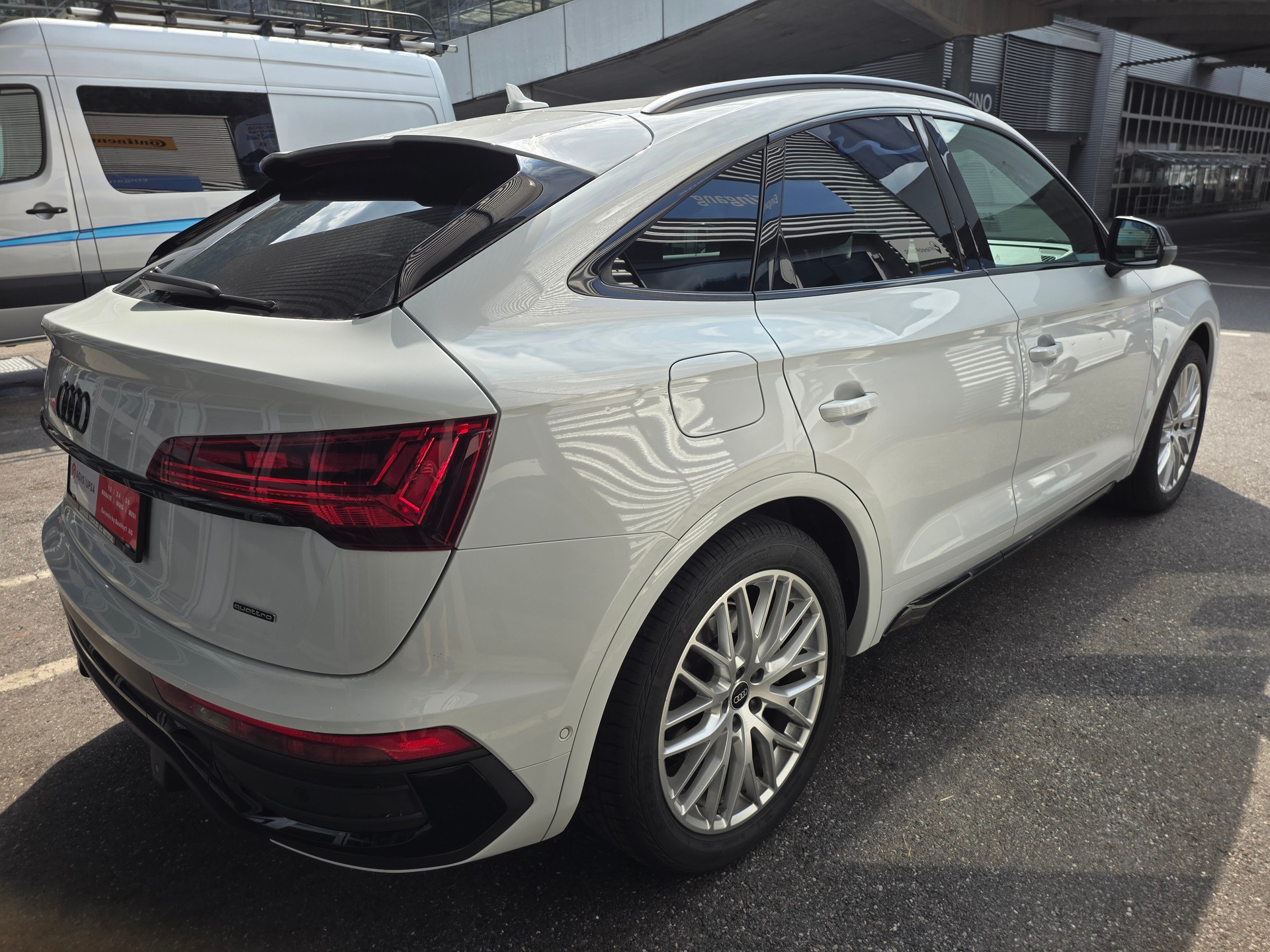 AUDI Q5 Sportback 40 TDI Blackedition quattro S-tronic-image-6
