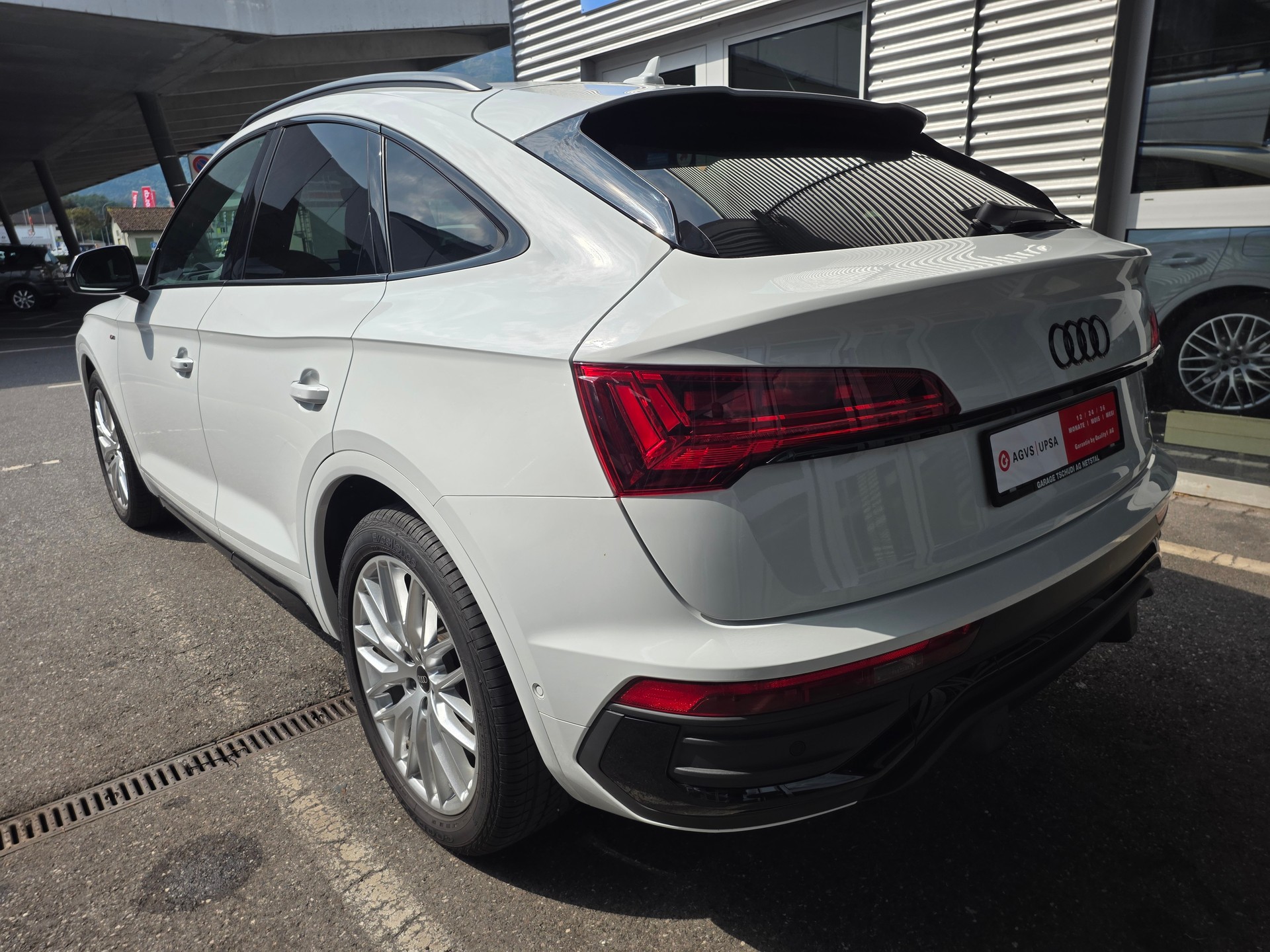 AUDI Q5 Sportback 40 TDI Blackedition quattro S-tronic-image-4