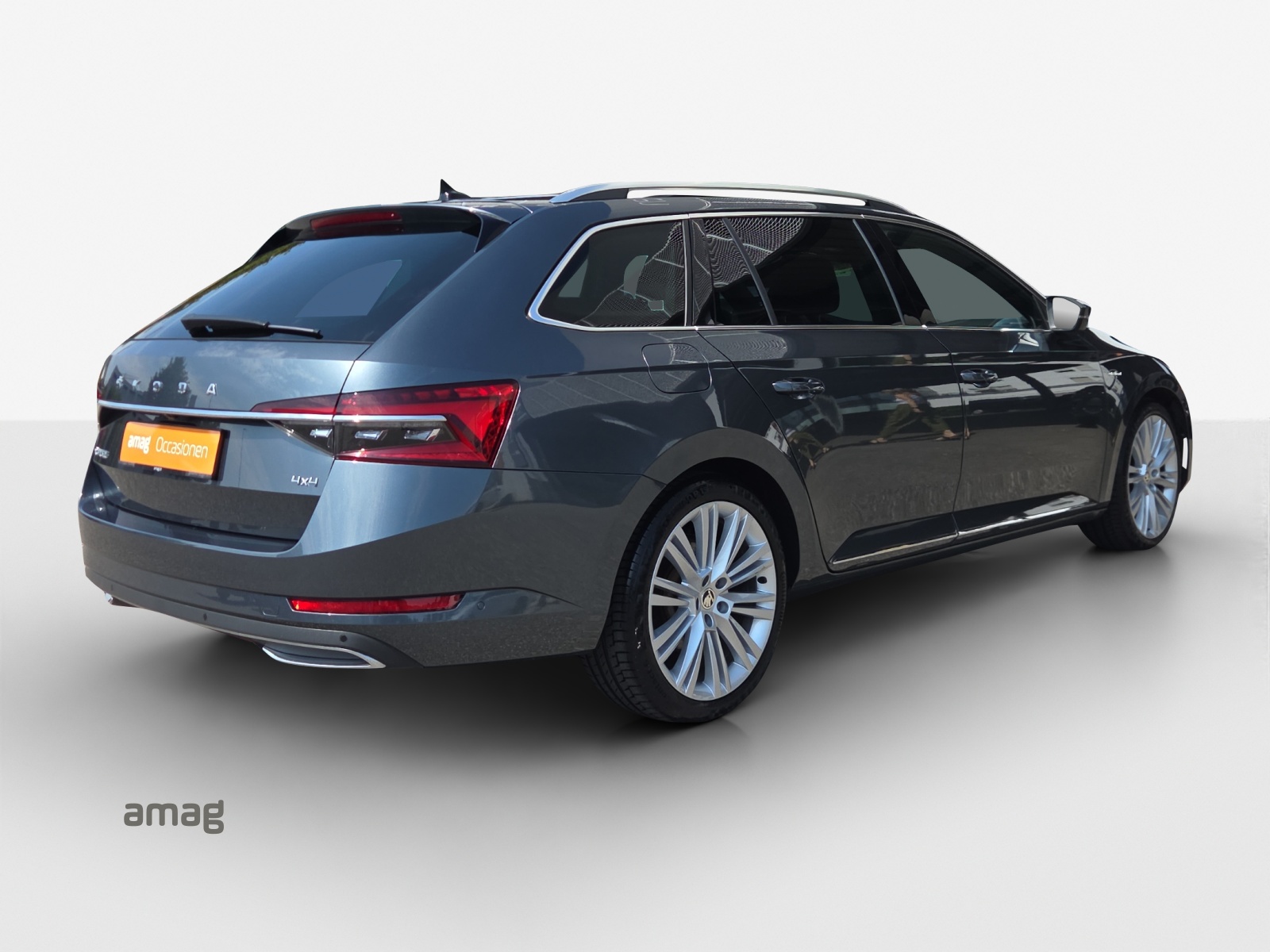SKODA Superb Combi 2.0 TDi L&K 4x4 DSG-image-4
