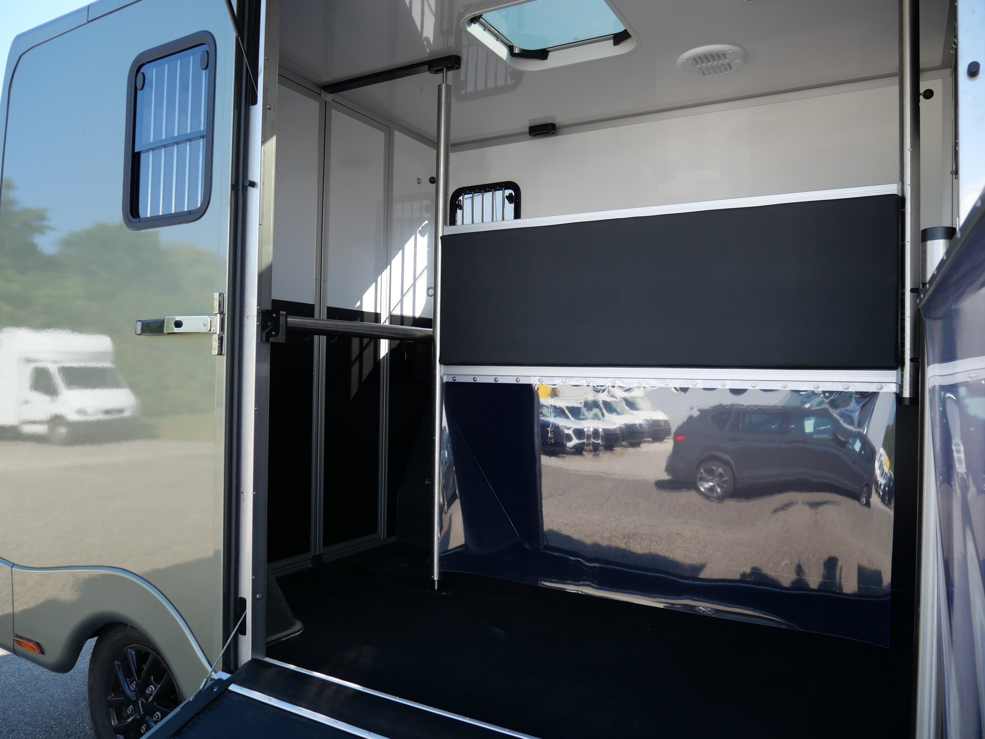 FORD Sodiak Luxury Horsetrucks Pferdetransporter Selbstfahrer-image-13