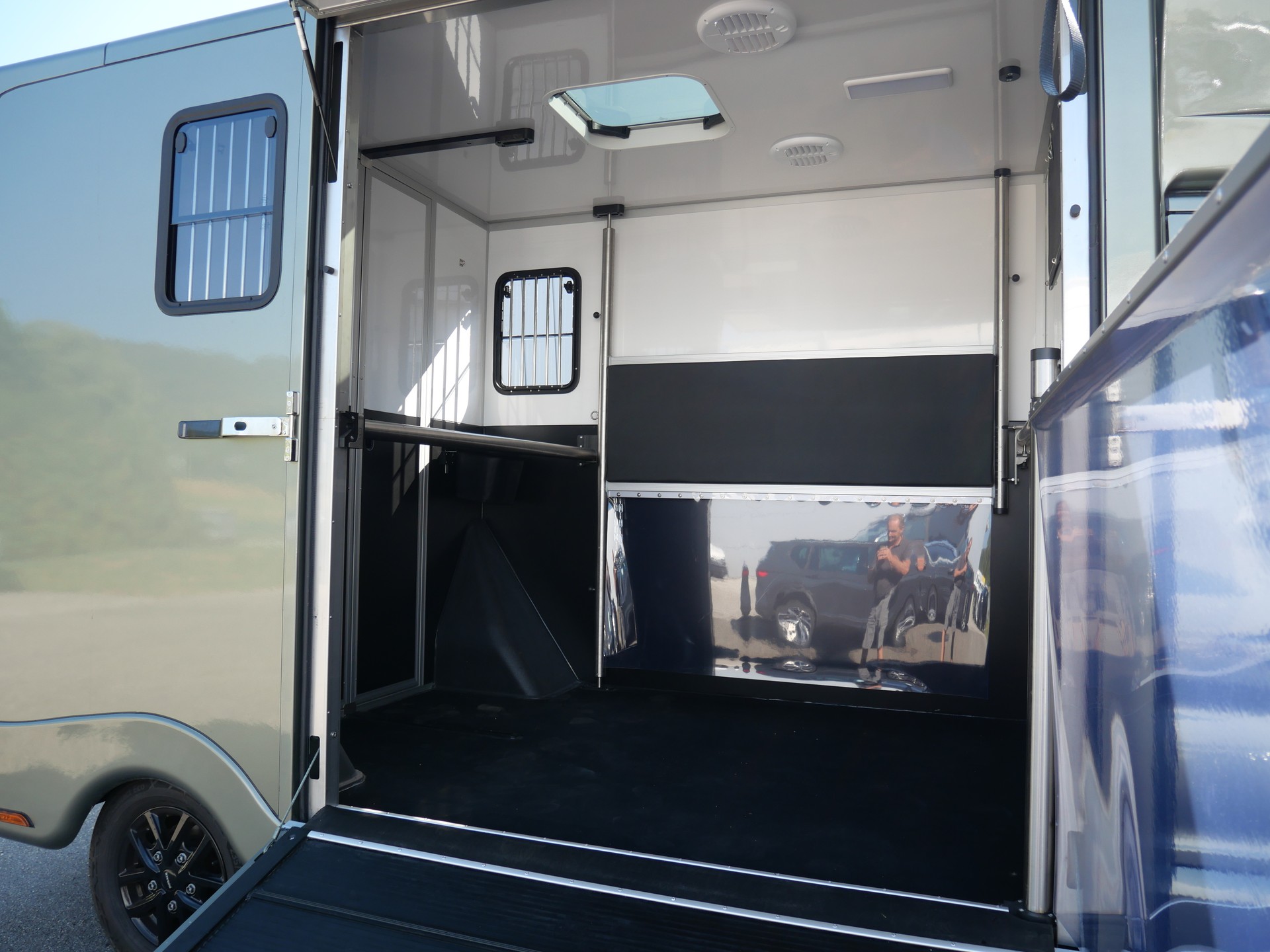 FORD Sodiak Luxury Horsetrucks Pferdetransporter Selbstfahrer-image-12