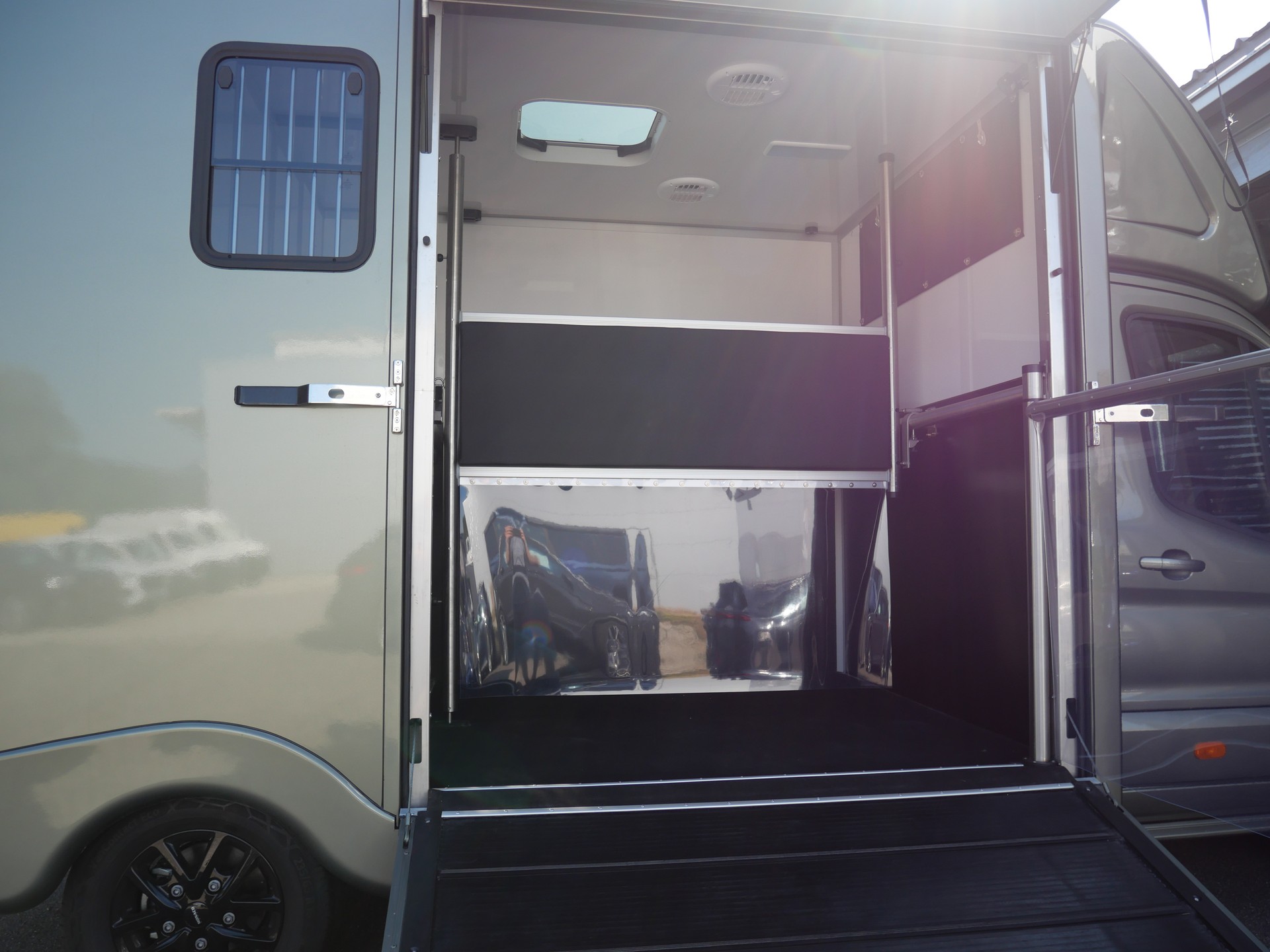 FORD Sodiak Luxury Horsetrucks Pferdetransporter Selbstfahrer-image-10