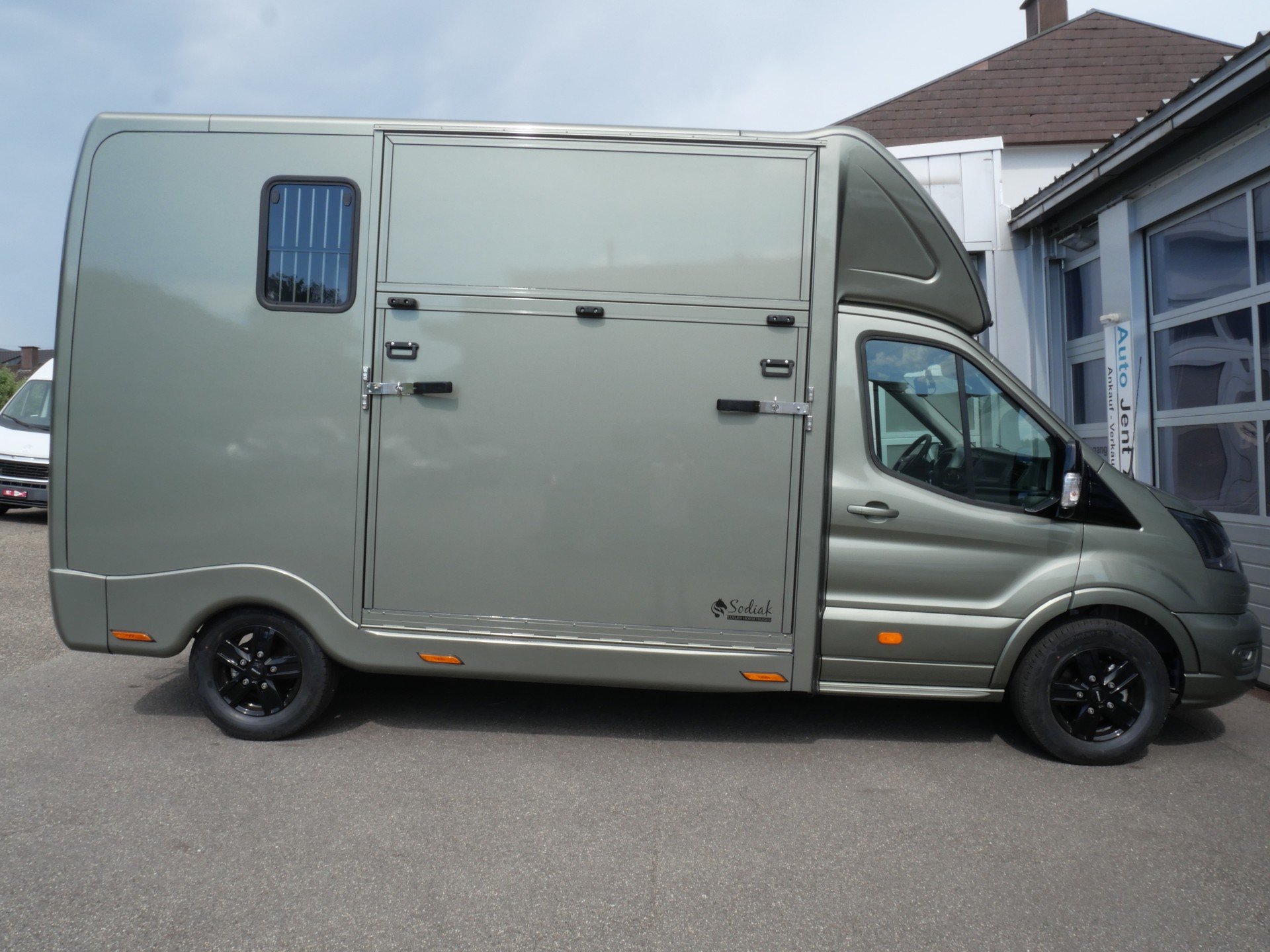 FORD Sodiak Luxury Horsetrucks Pferdetransporter Selbstfahrer-image-4