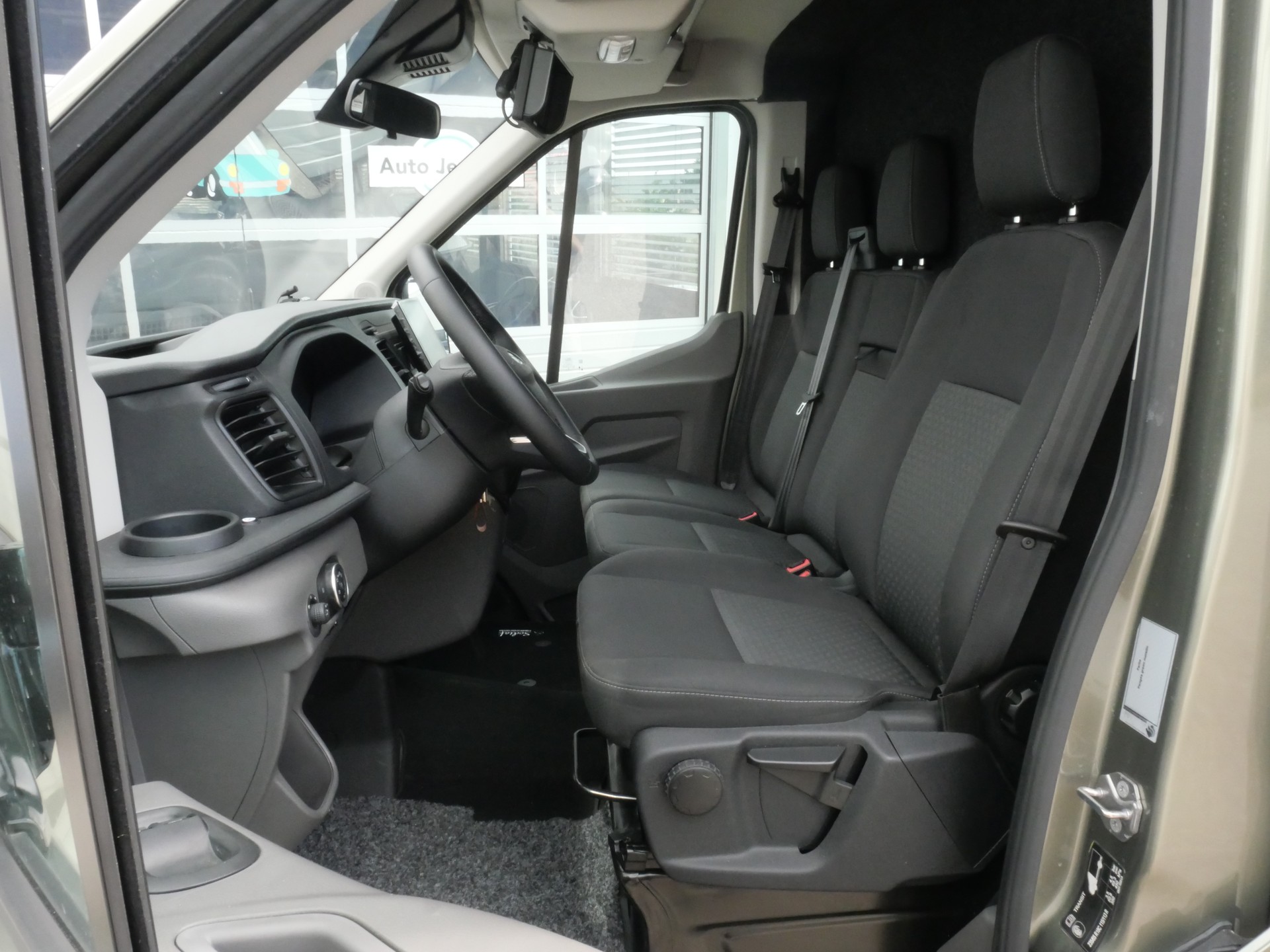 FORD Sodiak Luxury Horsetrucks Pferdetransporter Selbstfahrer-image-18