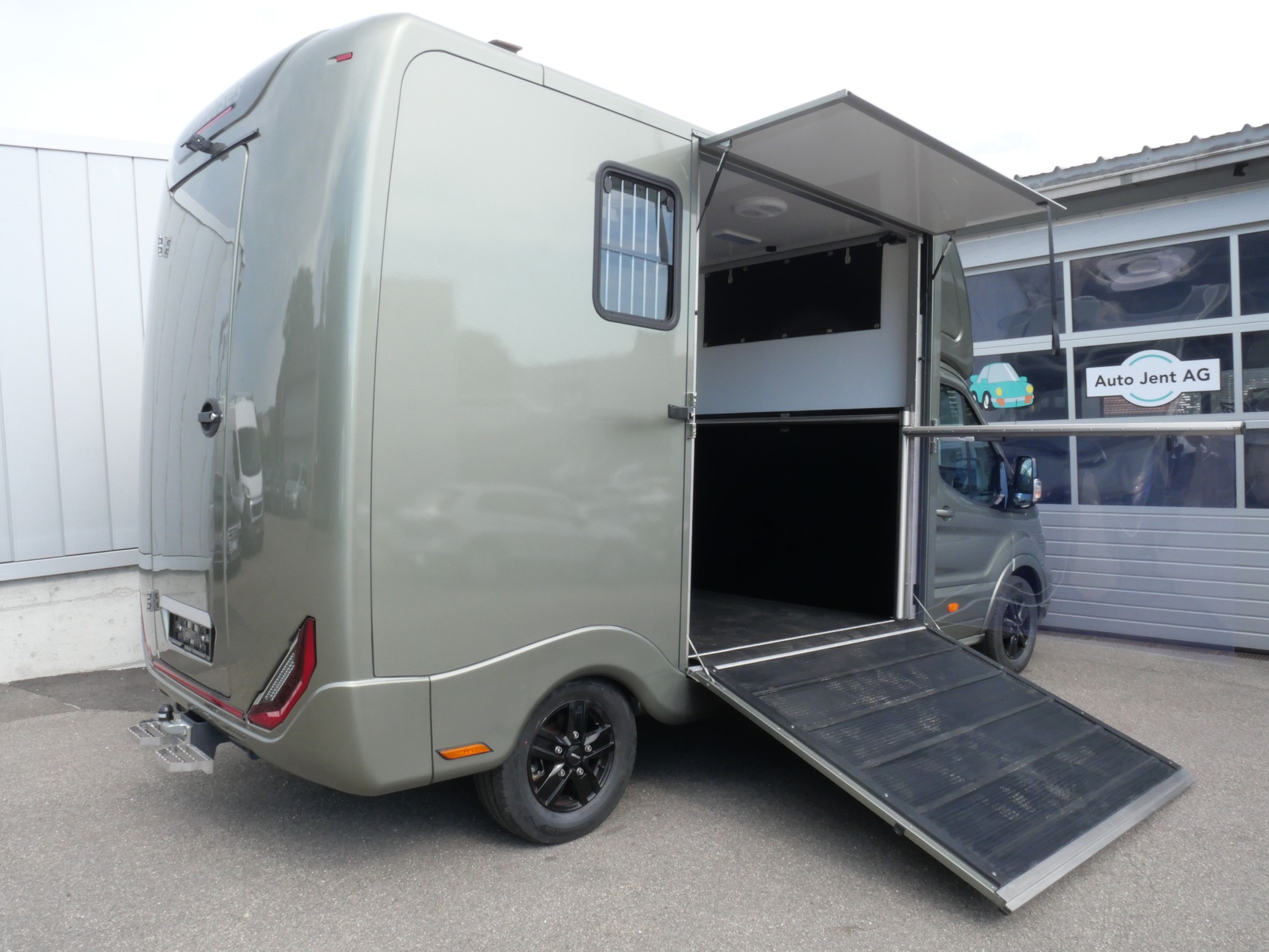FORD Sodiak Luxury Horsetrucks Pferdetransporter Selbstfahrer-image-9