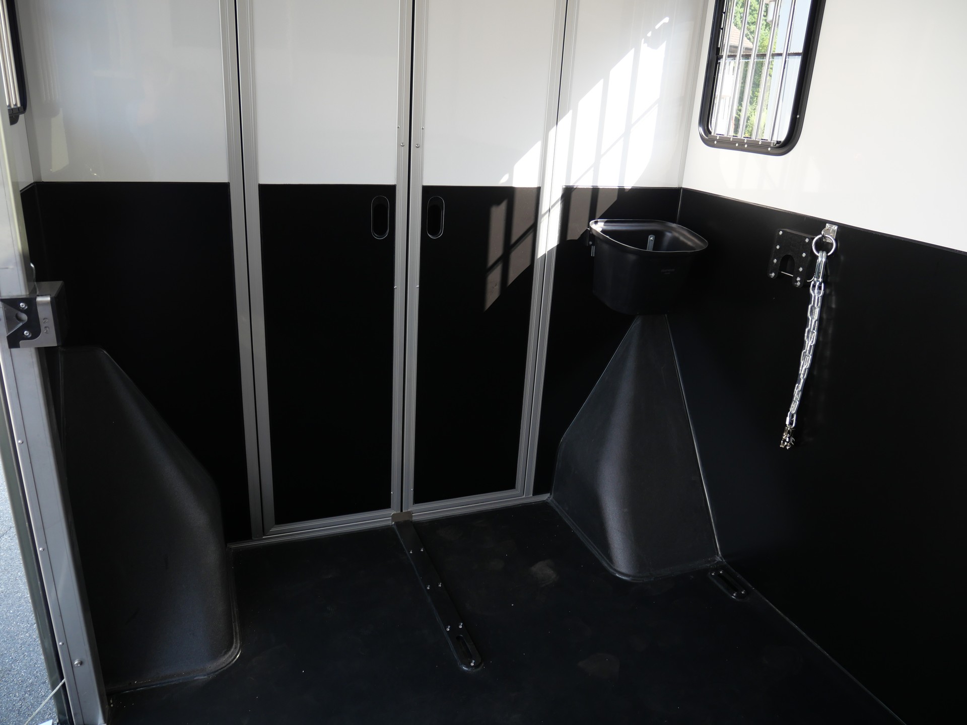 FORD Sodiak Luxury Horsetrucks Pferdetransporter Selbstfahrer-image-17