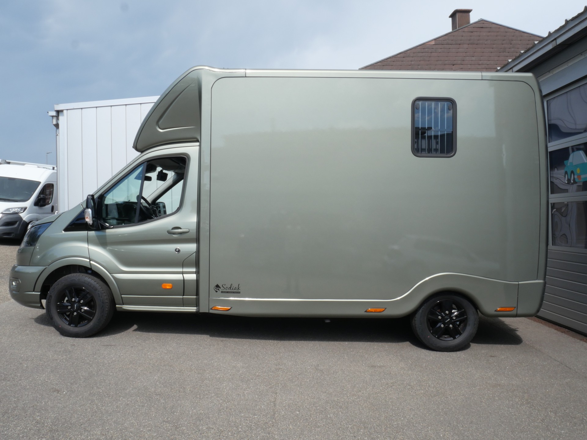 FORD Sodiak Luxury Horsetrucks Pferdetransporter Selbstfahrer-image-1