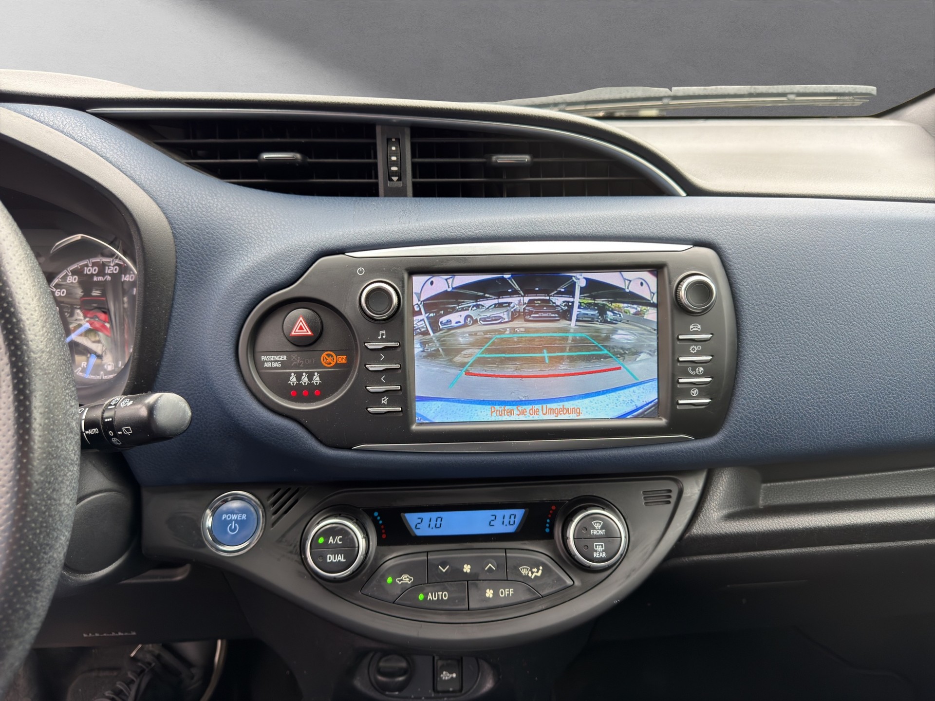 TOYOTA Yaris 1.5 VVT-i HSD Style-image-6