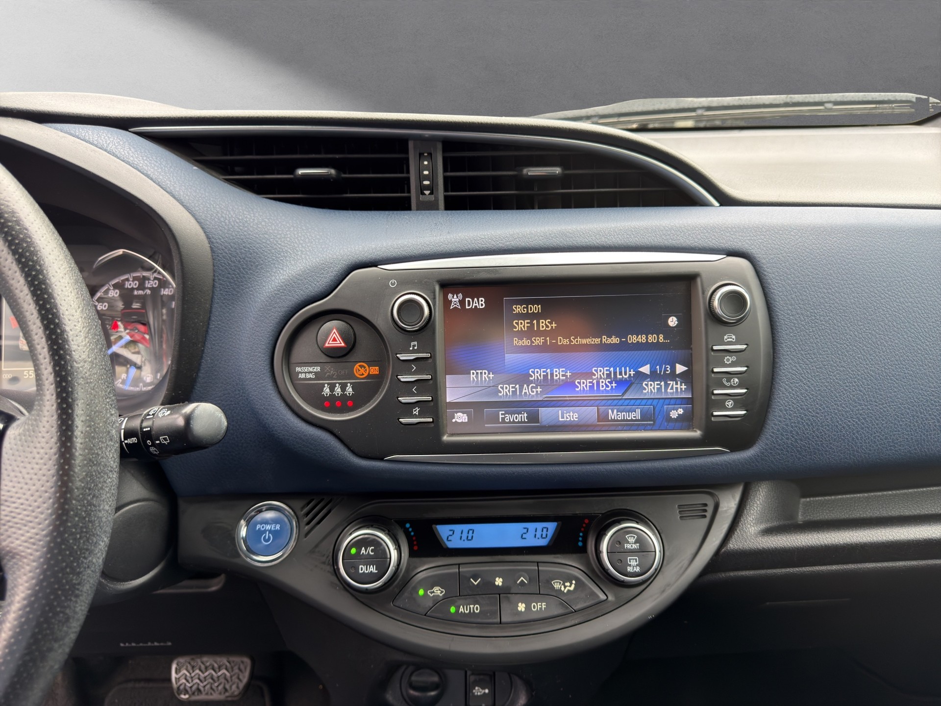 TOYOTA Yaris 1.5 VVT-i HSD Style-image-5