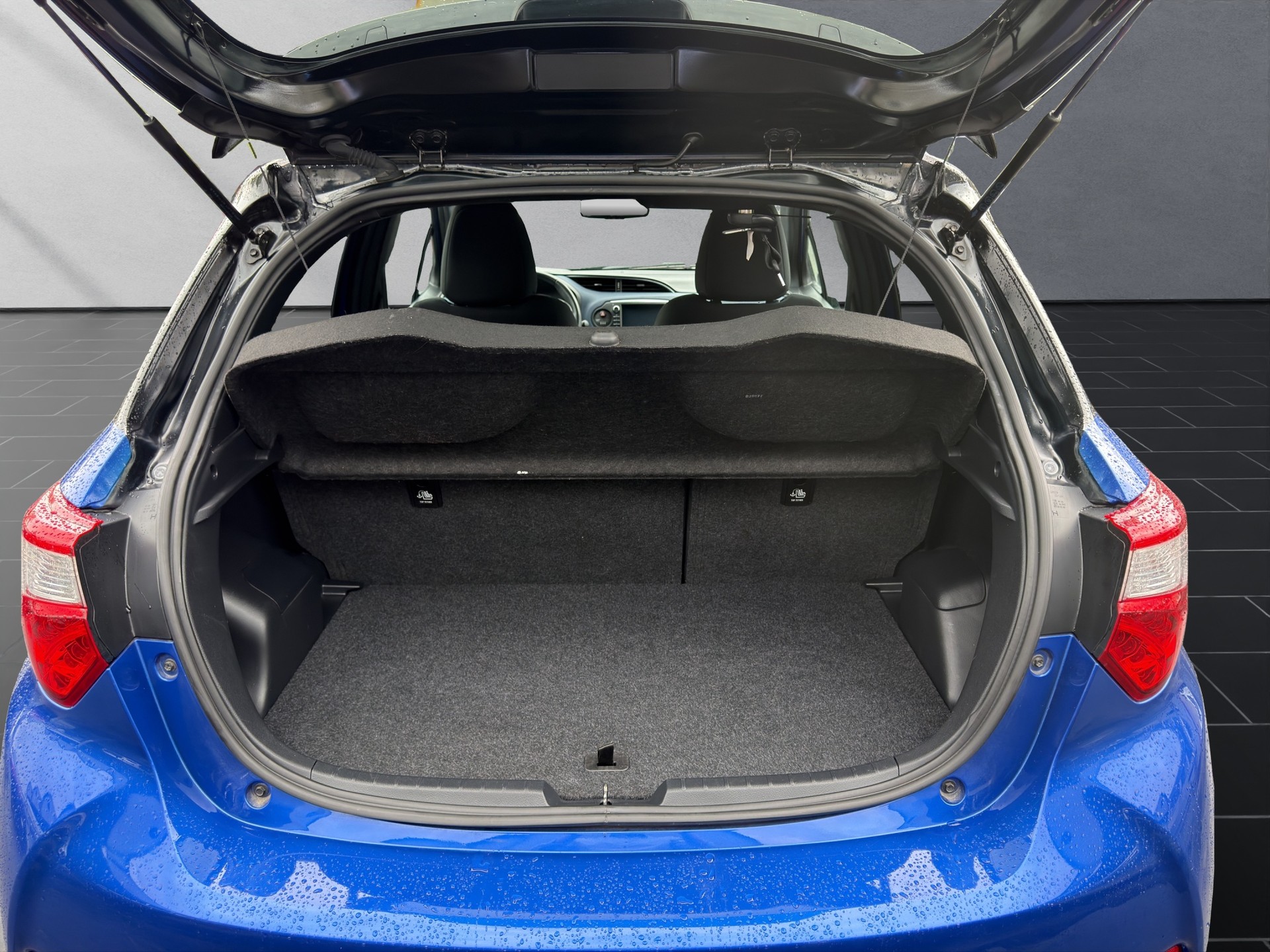 TOYOTA Yaris 1.5 VVT-i HSD Style-image-9
