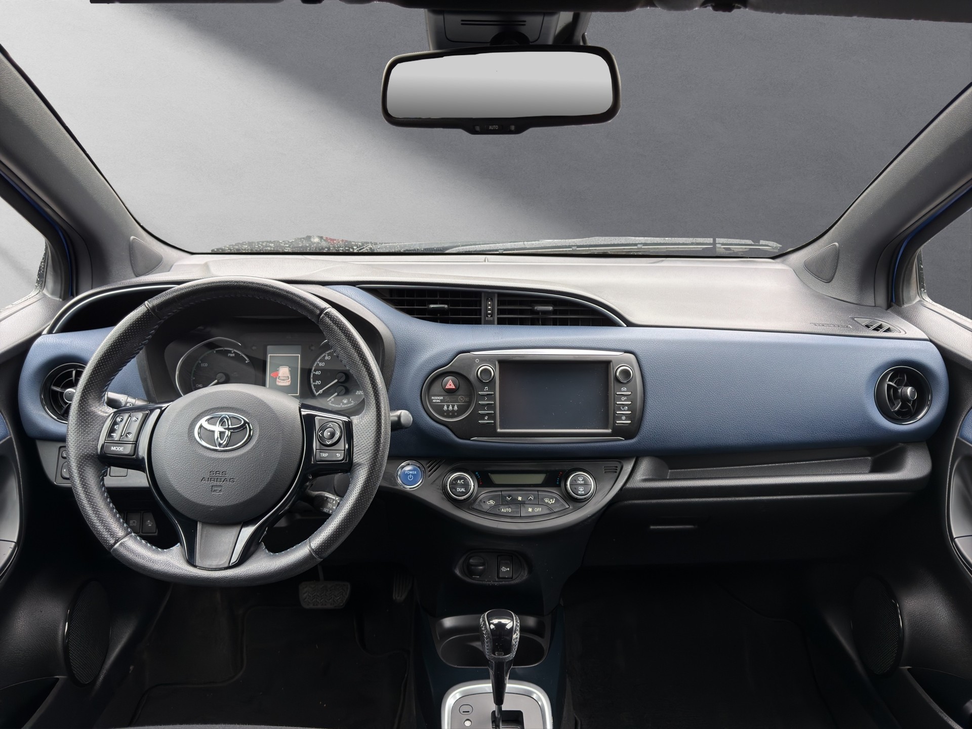 TOYOTA Yaris 1.5 VVT-i HSD Style-image-3