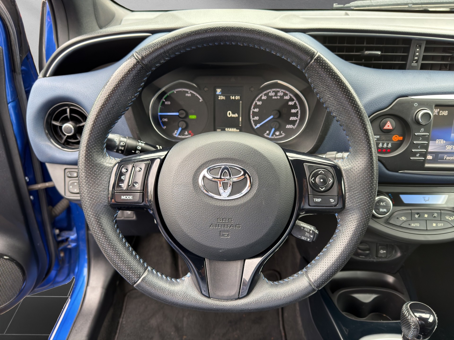 TOYOTA Yaris 1.5 VVT-i HSD Style-image-4