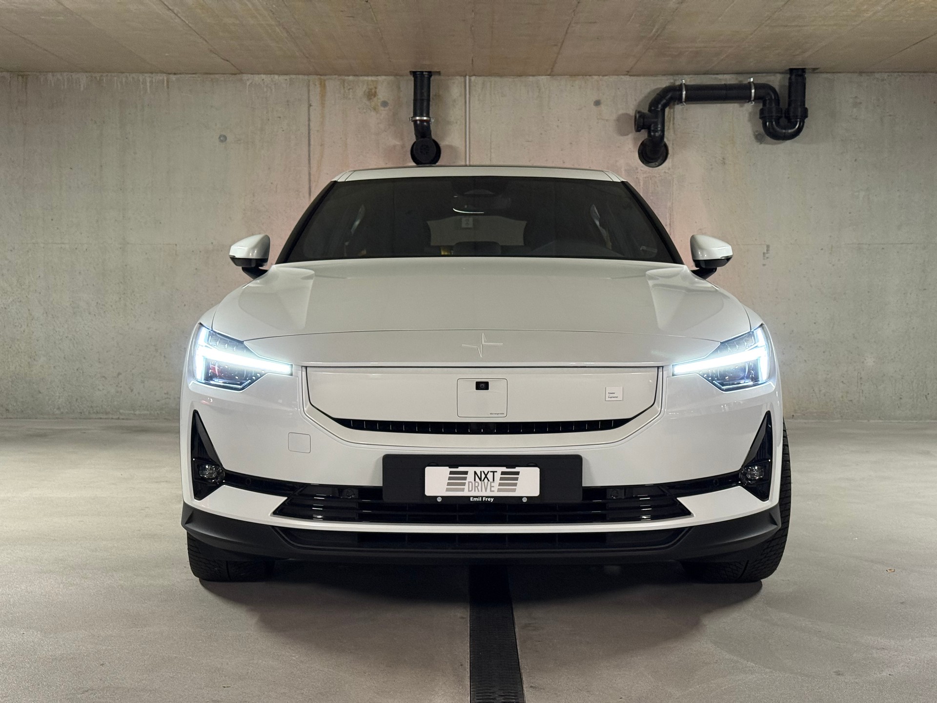 POLESTAR Polestar 2 Long Range Dual Performance 82 kWh MY25-image-1